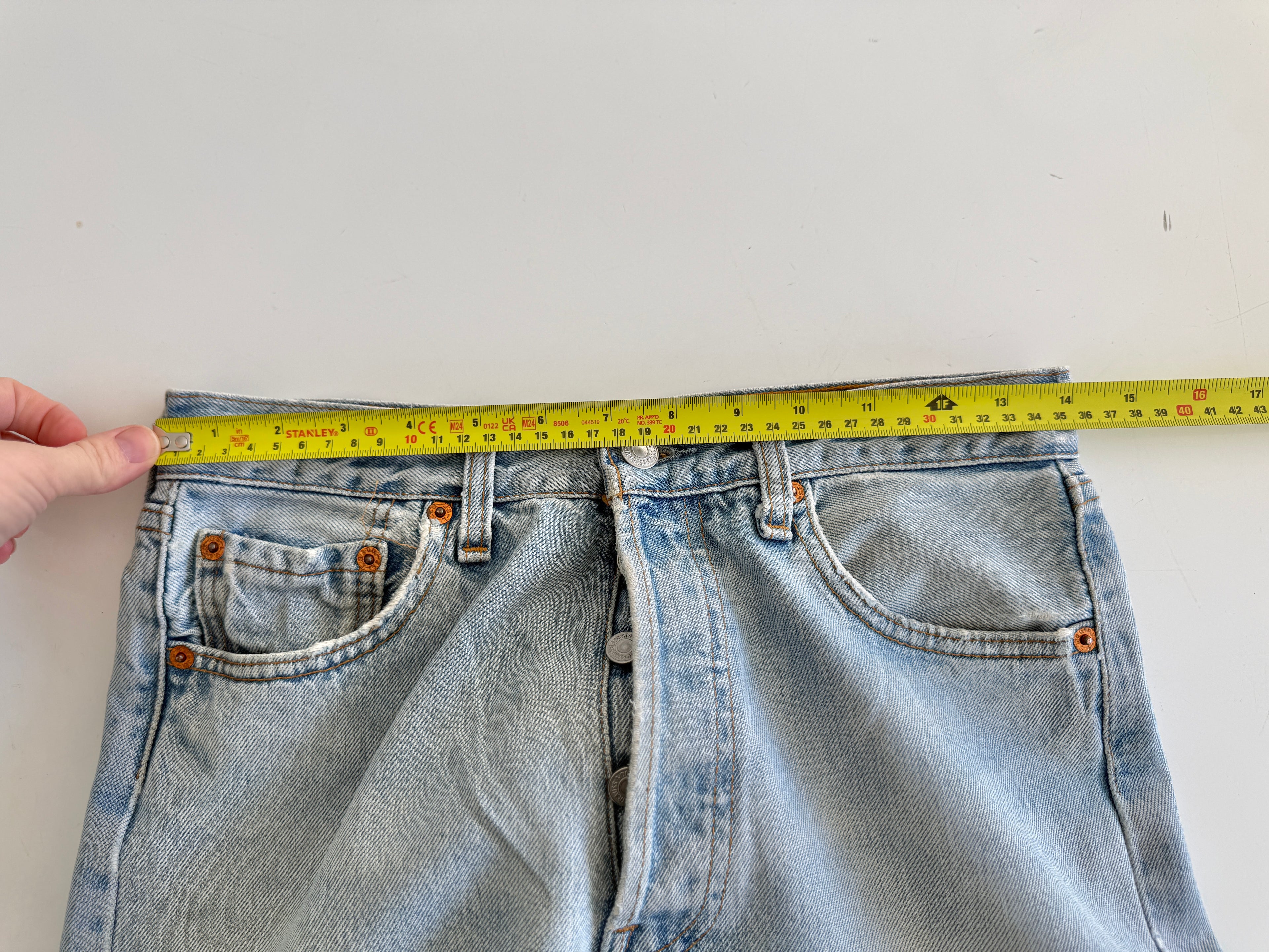 W27 L33 vintage Levis 501 27” measured light faded blue 90’s levi’s 501s