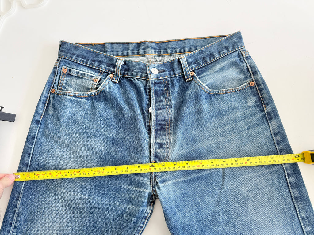 W33 L29 vintage Levis 501 32-33”” measured dark indigo denim whiskers Y2K 501s