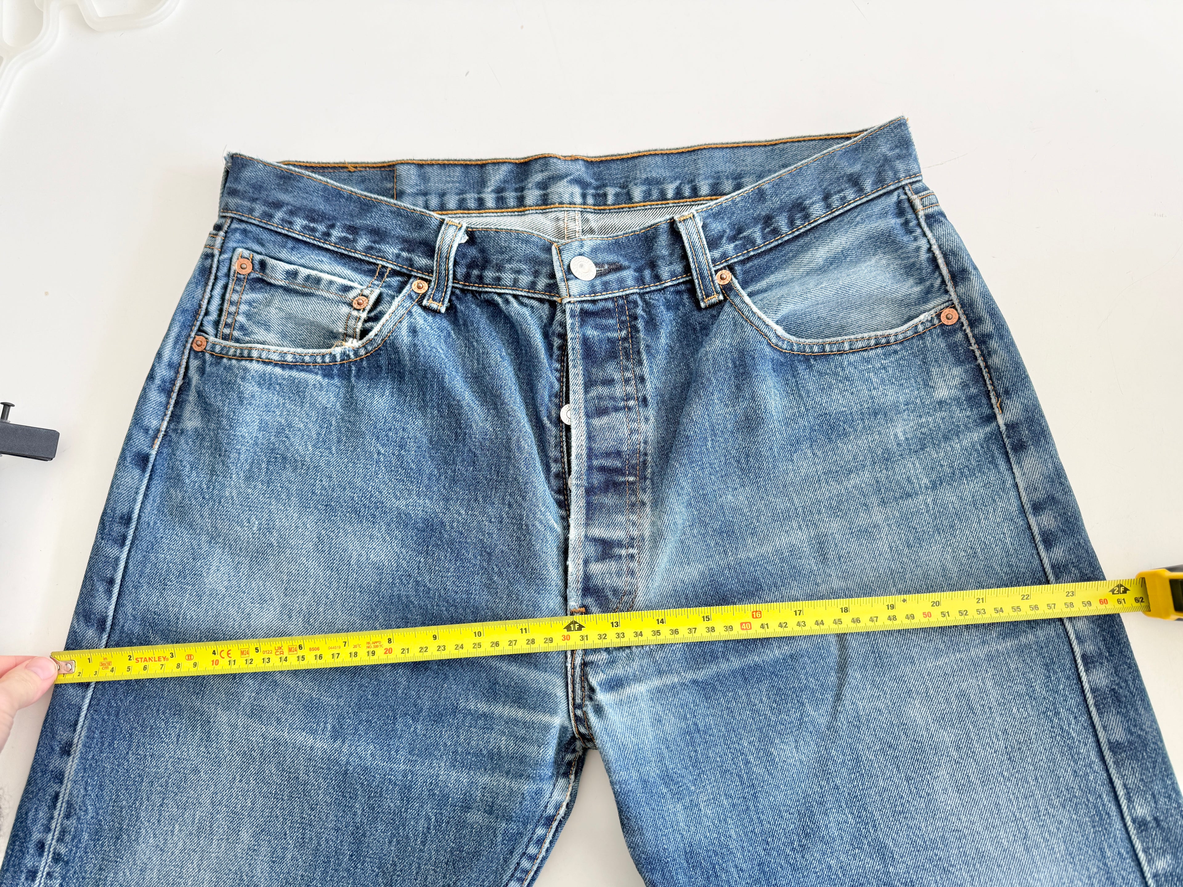 W33 L29 vintage Levis 501 32-33”” measured dark indigo denim whiskers Y2K 501s