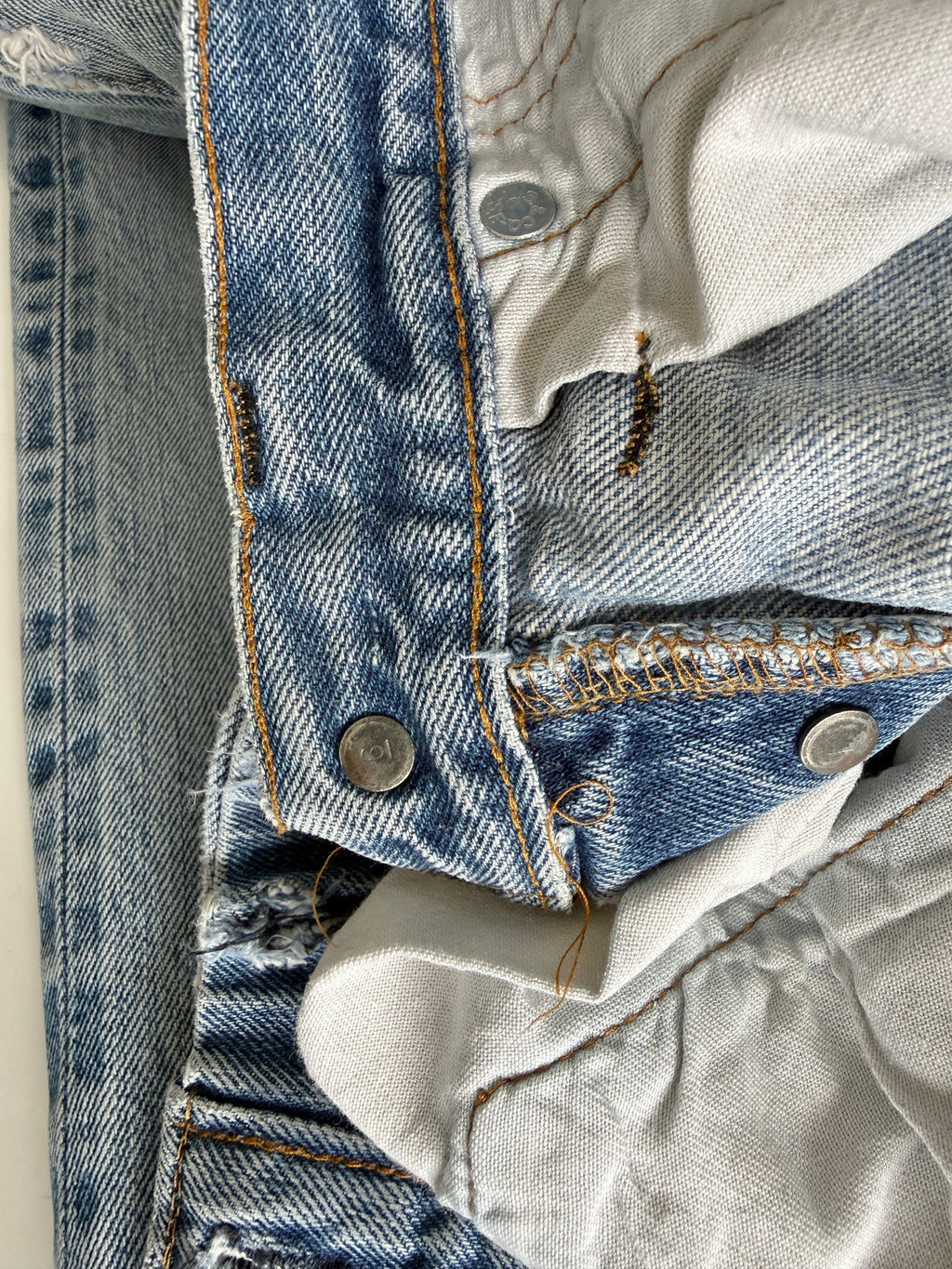 Selvedge W28 L30 vintage Levis 501s 26/28” measured whisker light blue fade 70s selvedge 501s USA