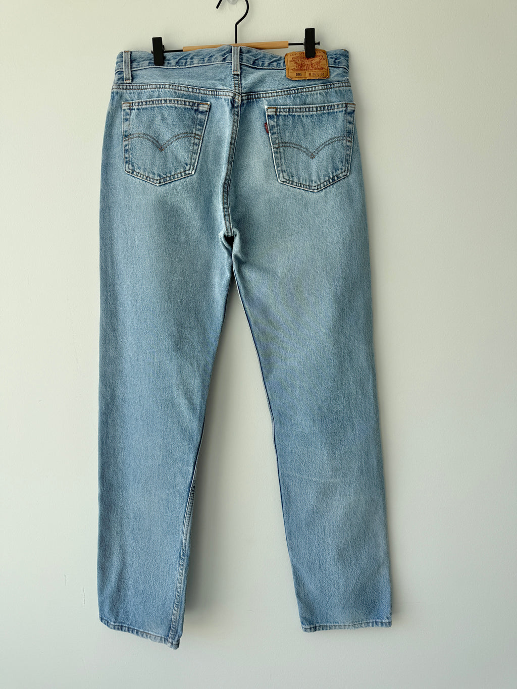 W33 L32 vintage Levis 501 32/33” measured waist medium blue 90s USA  501s
