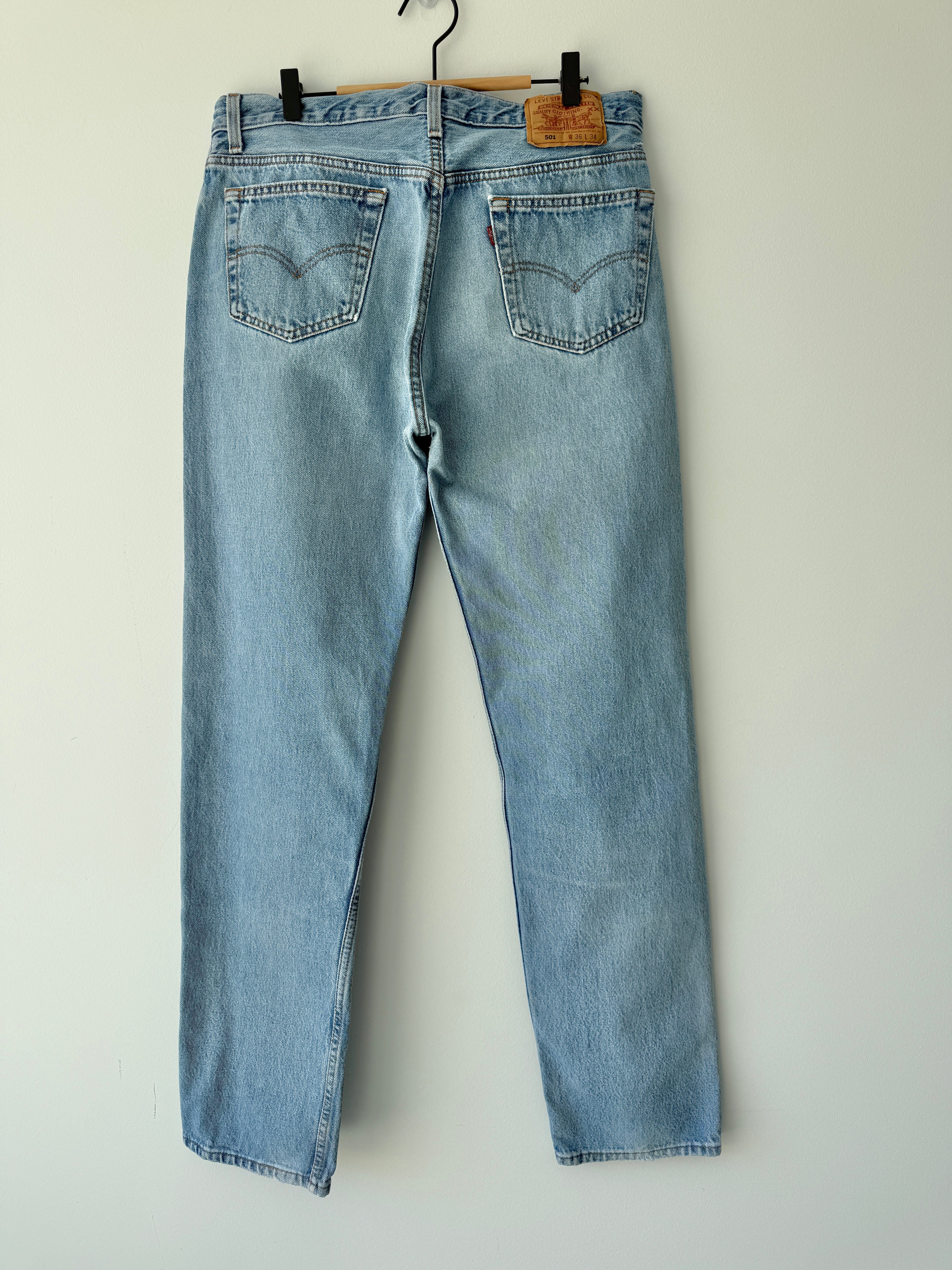 W33 L32 vintage Levis 501 32/33” measured waist medium blue 90s USA  501s