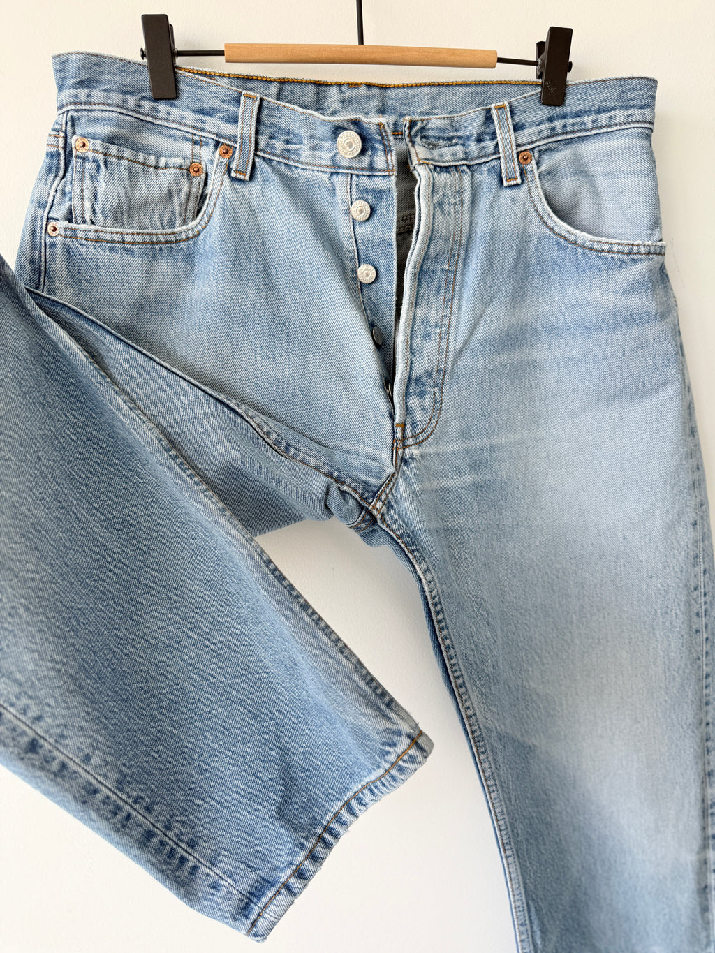W31 L30 vintage Levis 501 30/31” measured light blue denim faded blue y2k levi’s 501s