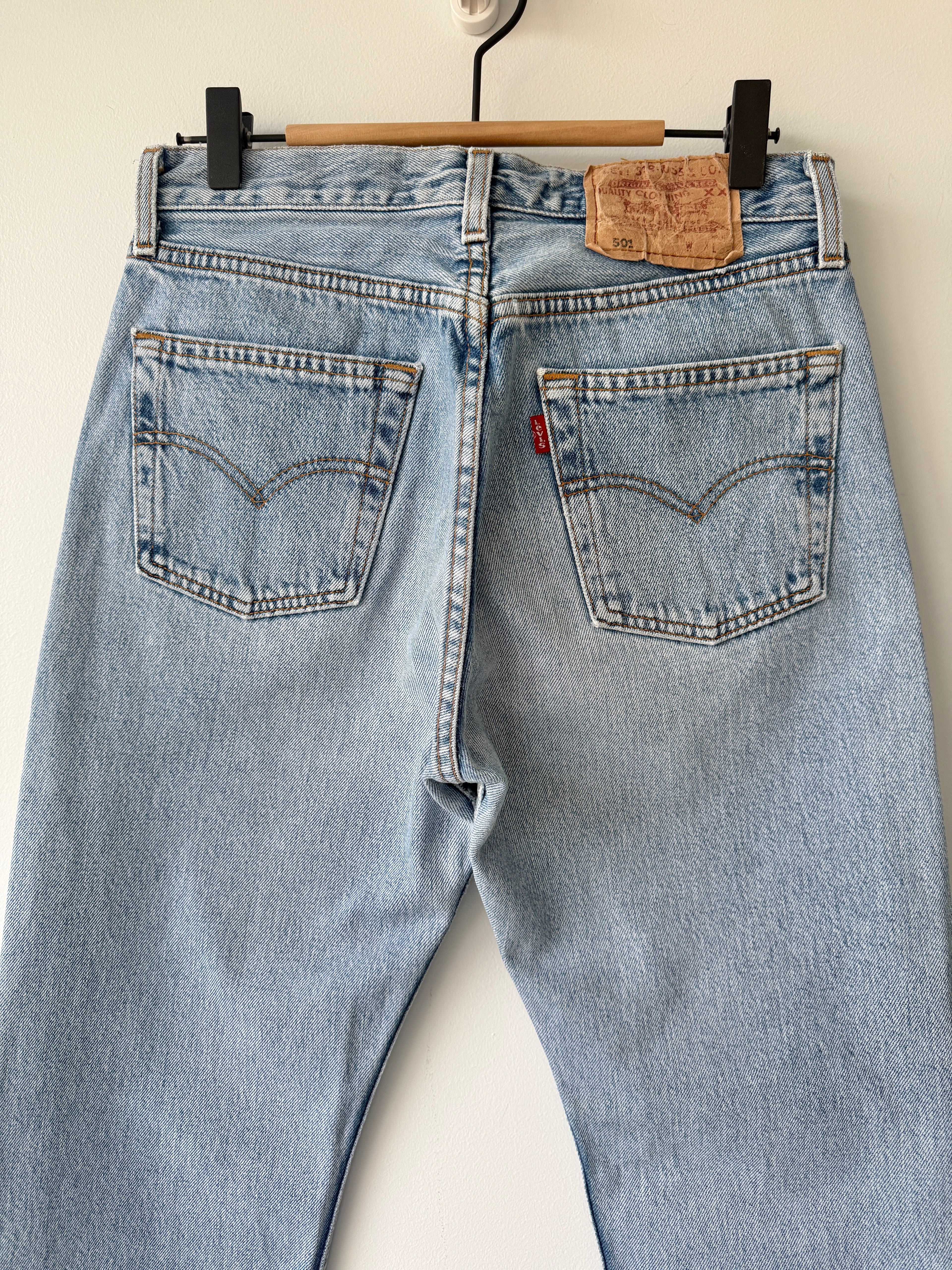 W26 L31 vintage Levis 501 25-26” light blue 90s Levi’s 501s