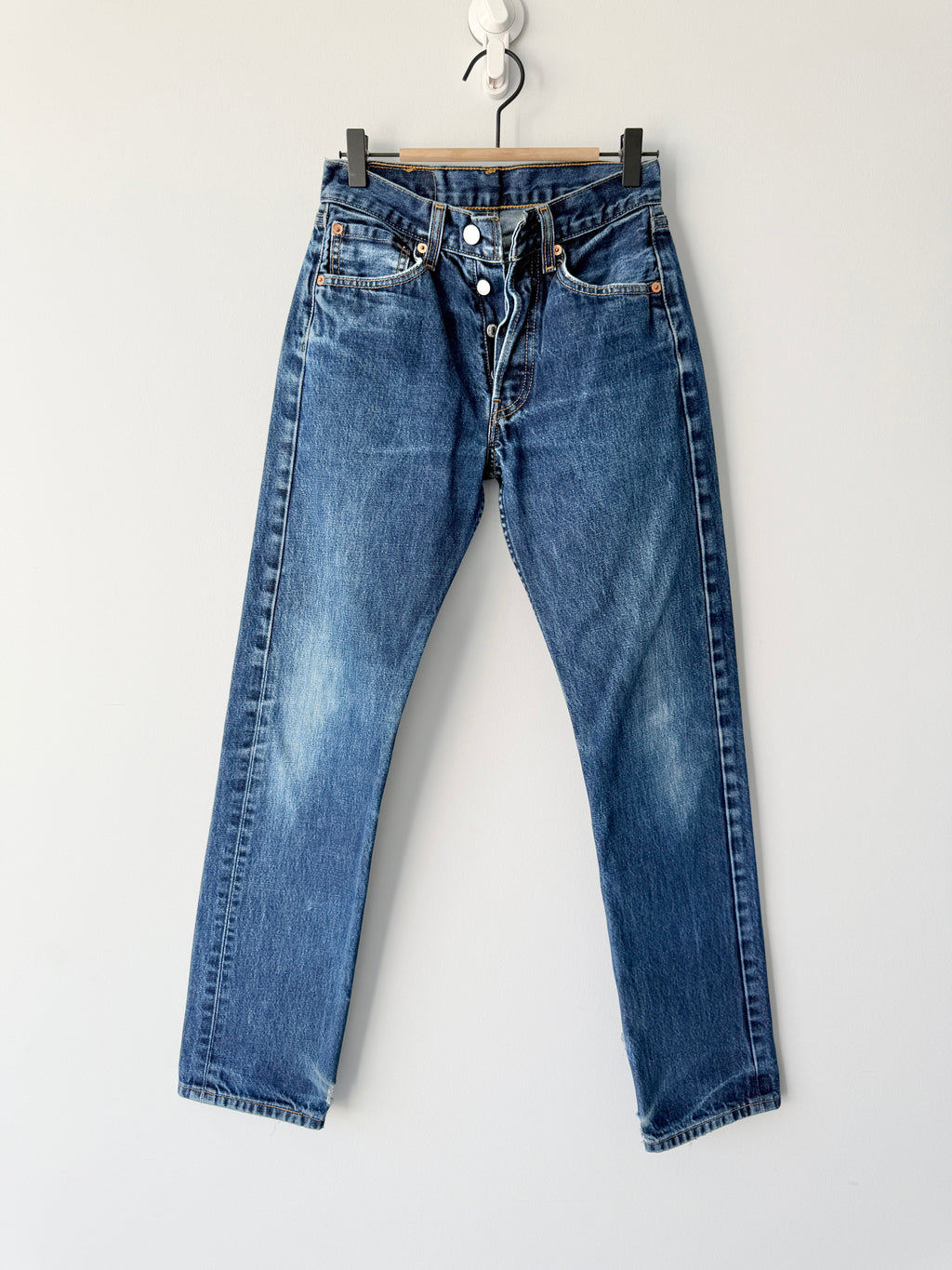 Soft W24 L30 vintage Levis 501s 23-24” measured dark indigo blue Y2K Levi’s 501s