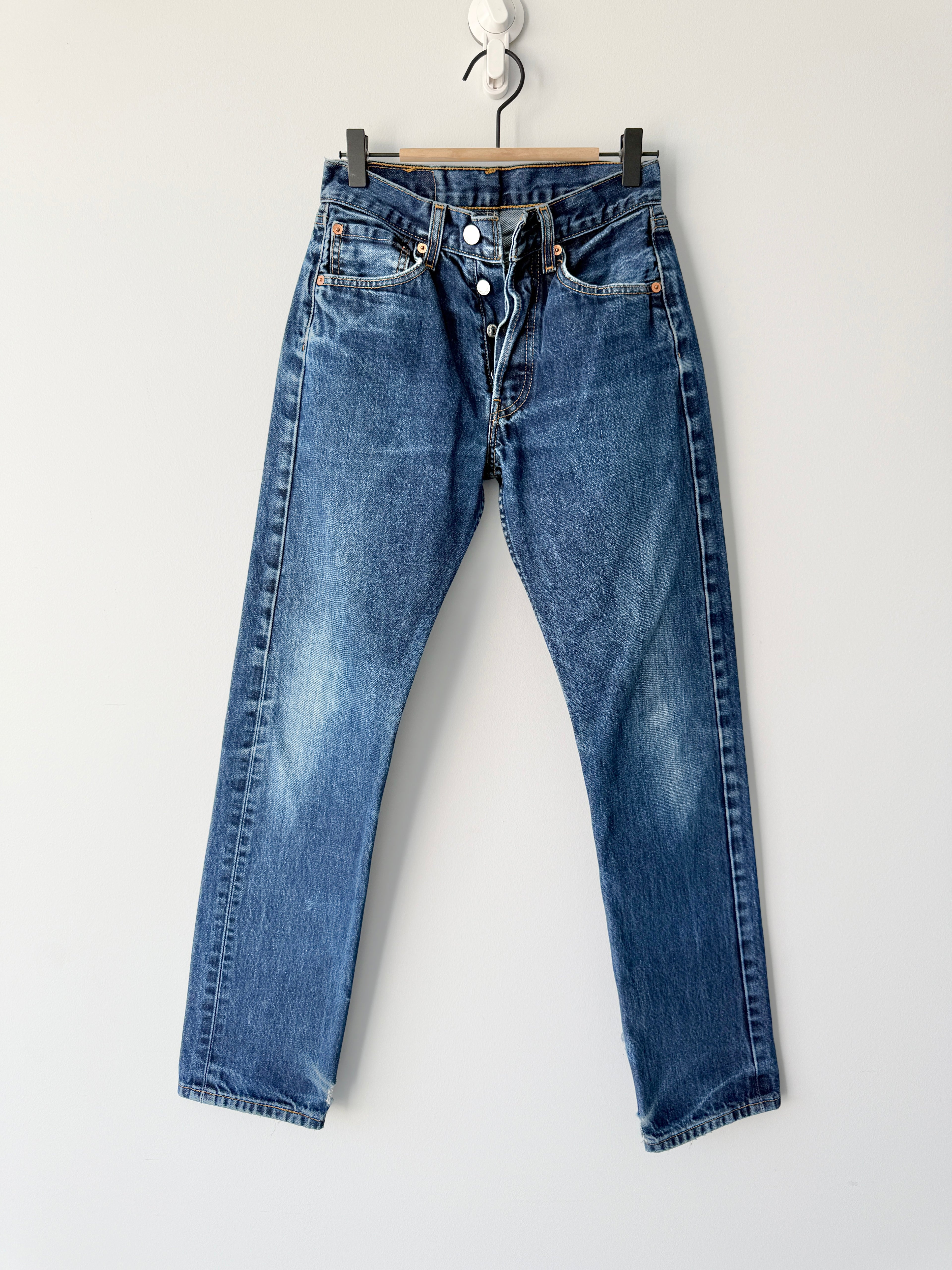 Soft W24 L30 vintage Levis 501s 23-24” measured dark indigo blue Y2K Levi’s 501s