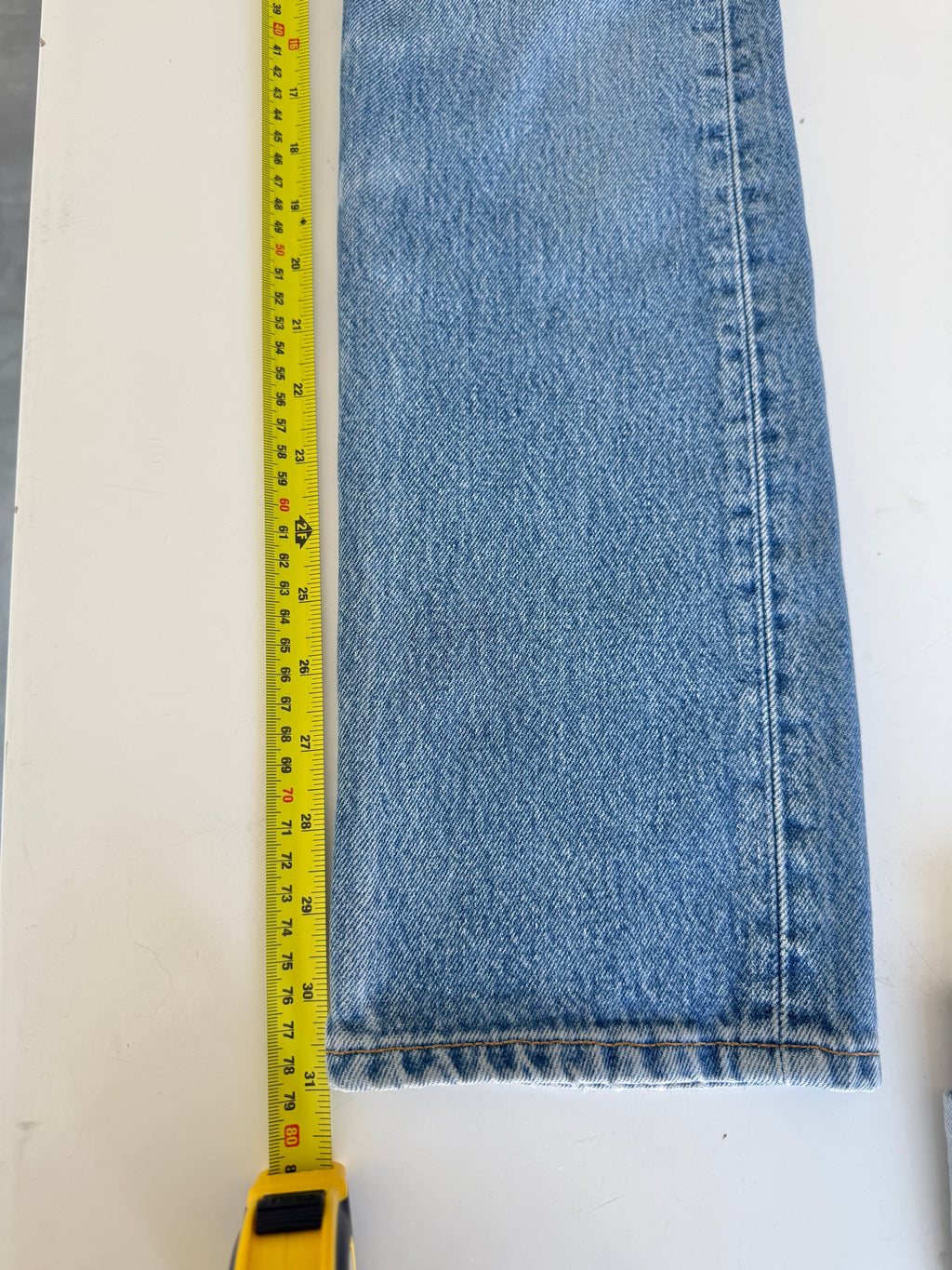 W25 L31 vintage Levis 501 medium blue 24/25” measured waist 501s 90s