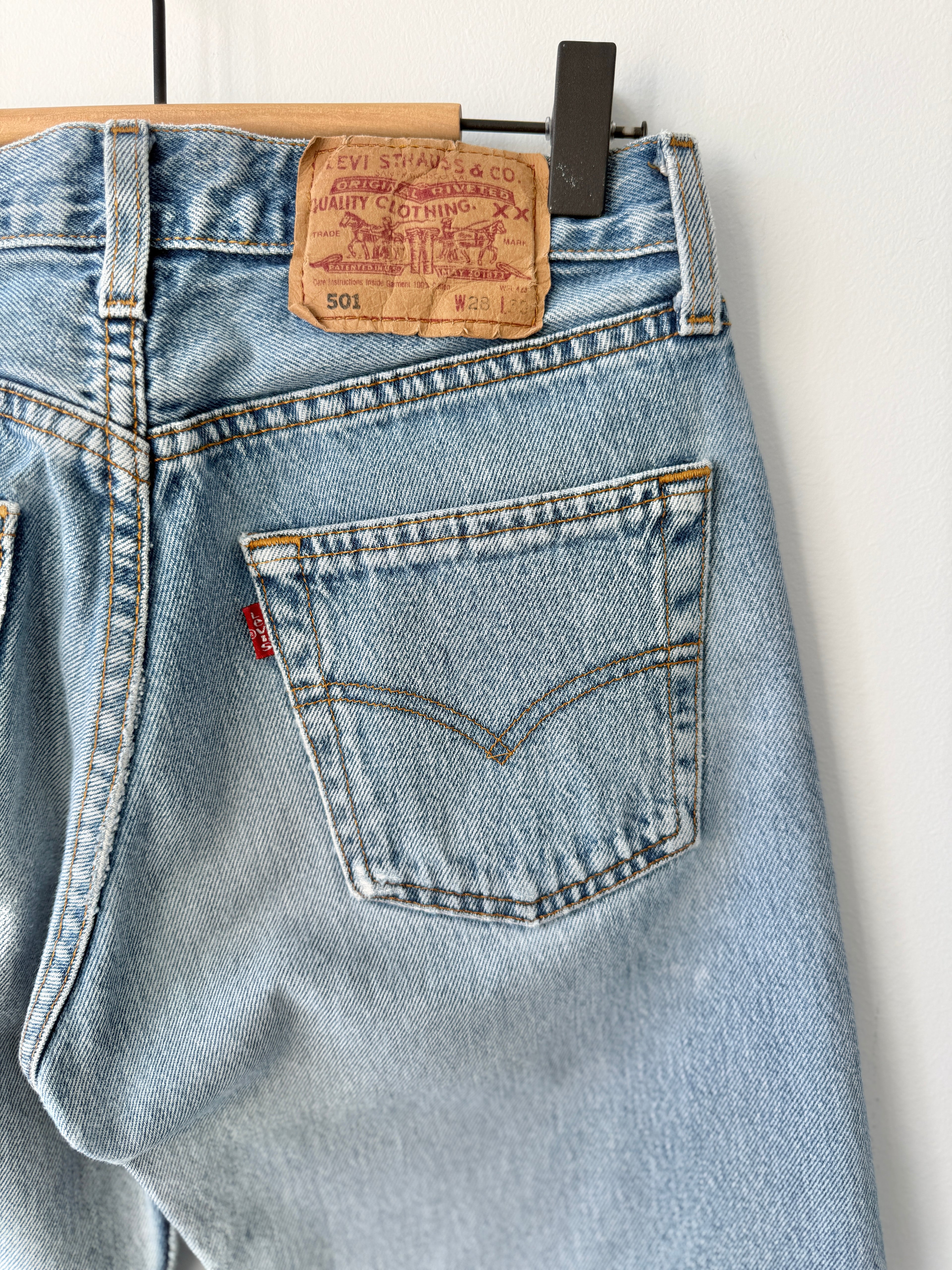 W25 L29 vintage Levis 501 24/25” measured denim medium faded blue 90’s levi’s 501s