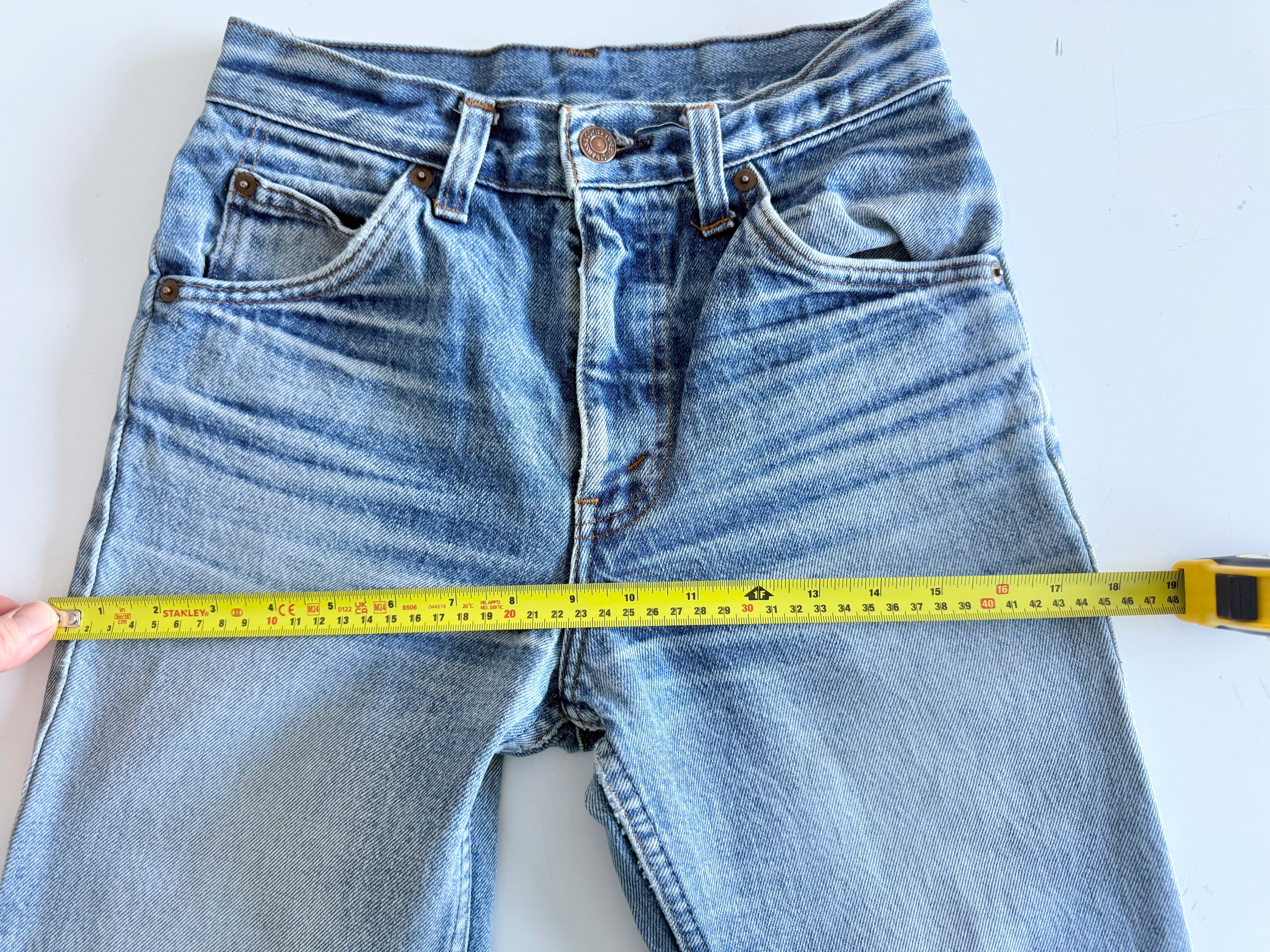 W24 L26 vintage Levis 24/25” measured whiskers denim medium faded blue 70s/80’s levi’s