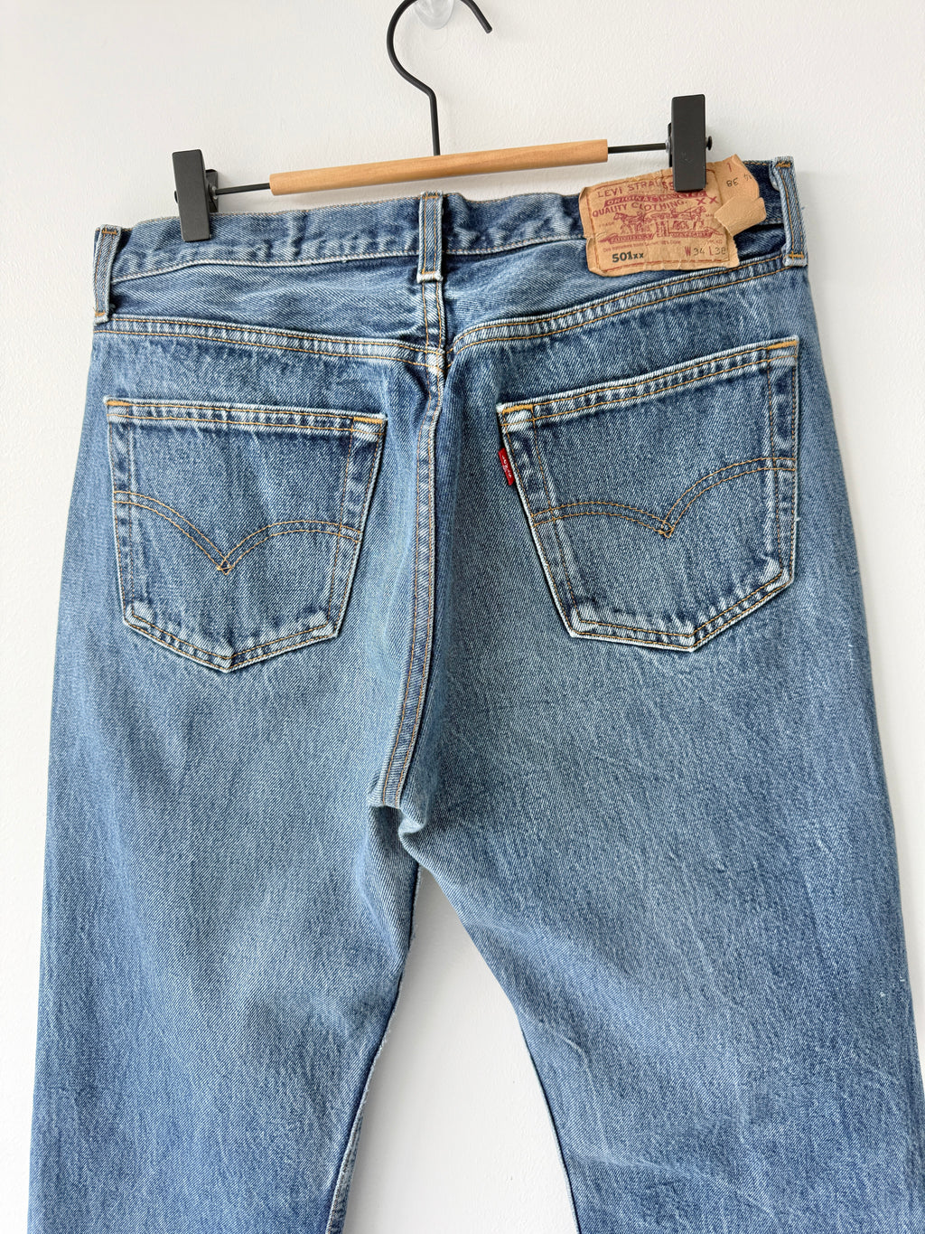 W31 L29 vintage Levis 501s 30/31” measured dark blue denim Levi’s 501s 90s