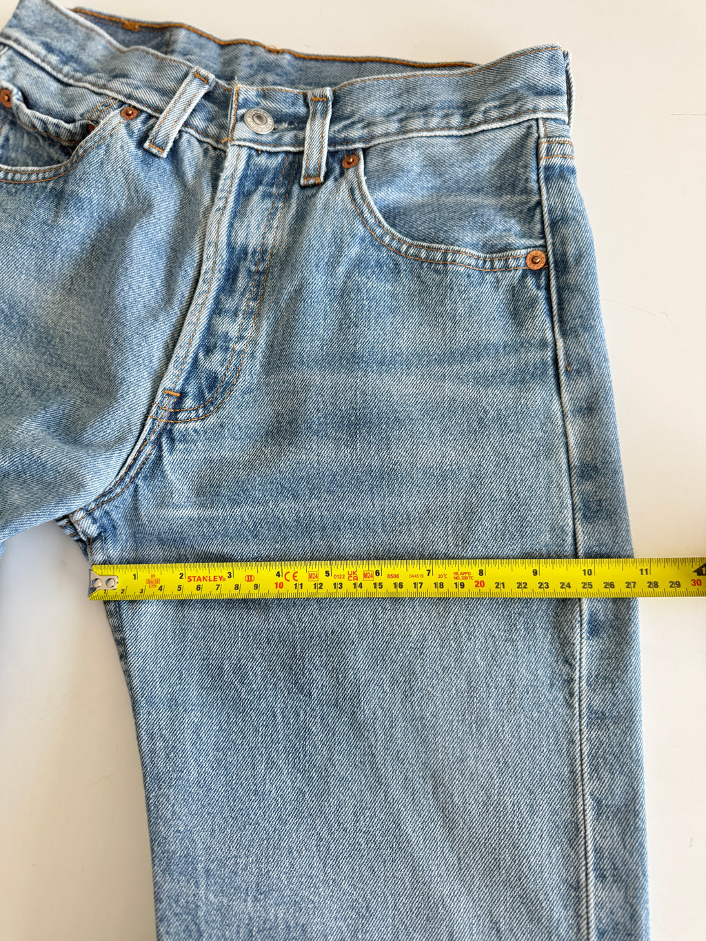 W26 L30 vintage Levis 501 25-26” measured medium blue 90s Levi’s 501s
