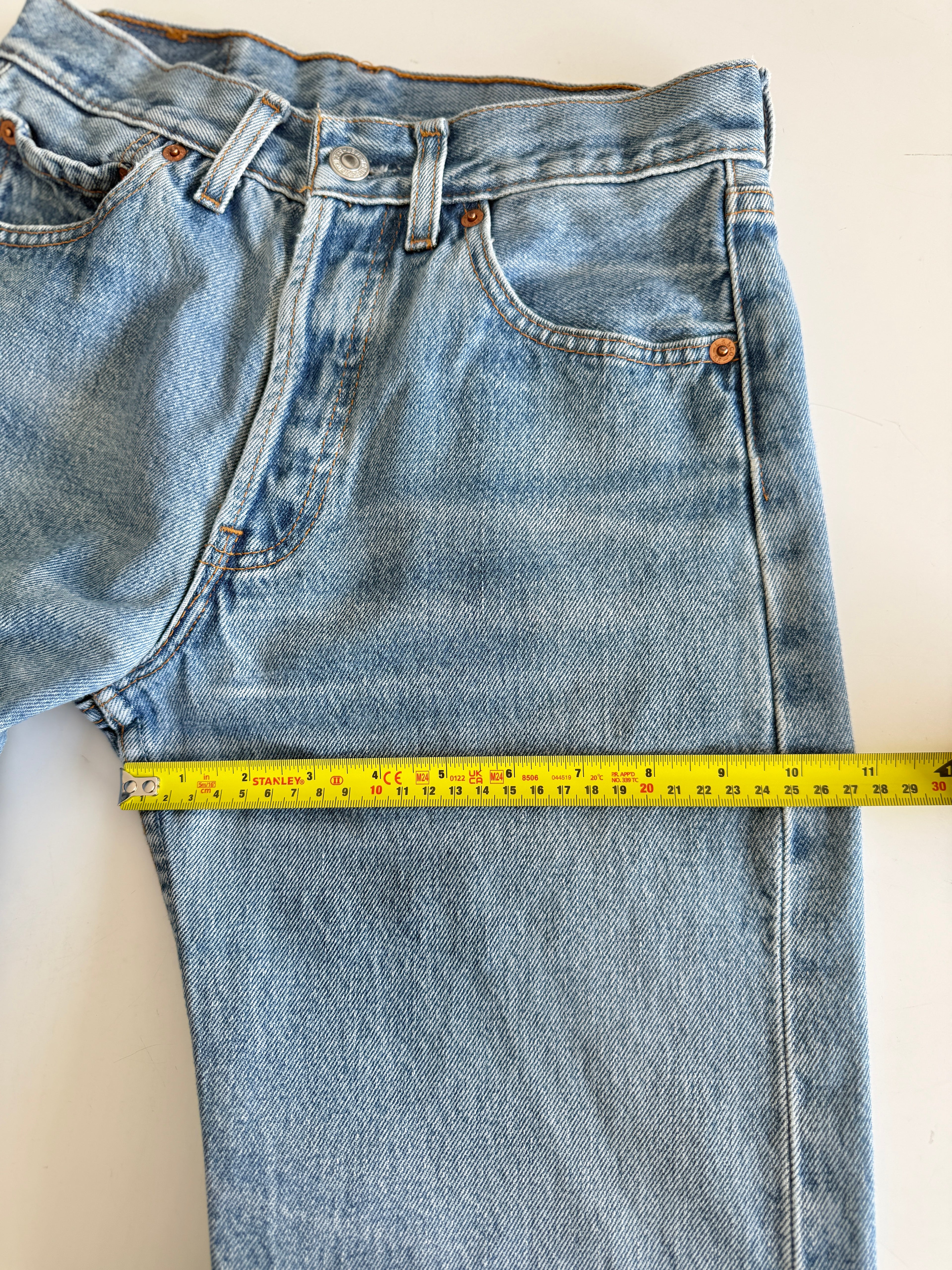 W26 L30 vintage Levis 501 25-26” measured medium blue 90s Levi’s 501s