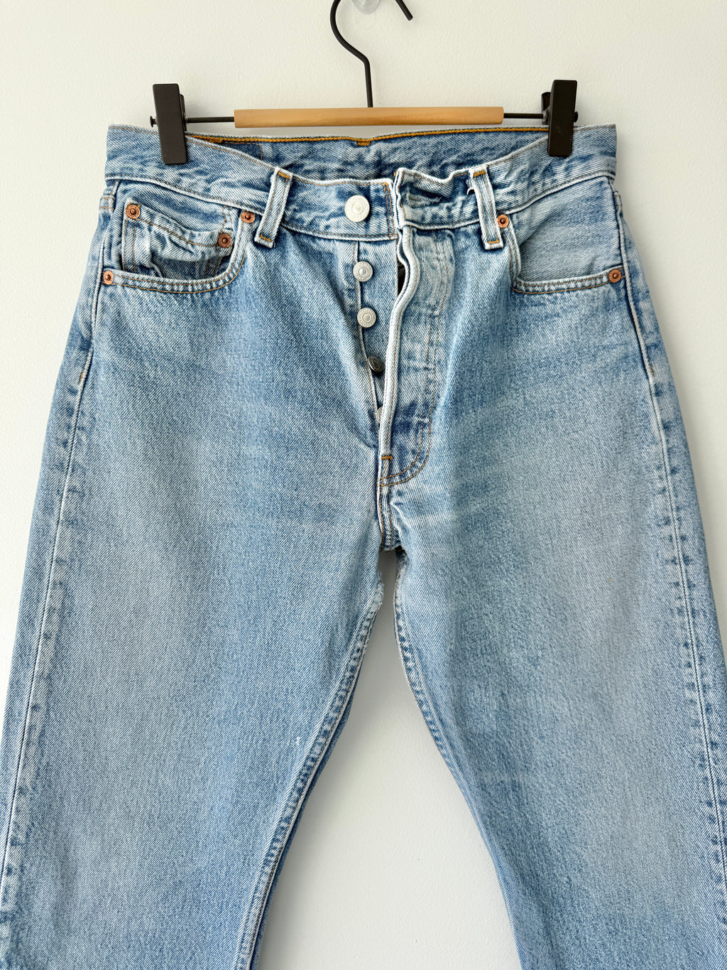W28 L30 vintage Levis 501s 27/28” medium blue denim Levi’s 501s Y2K