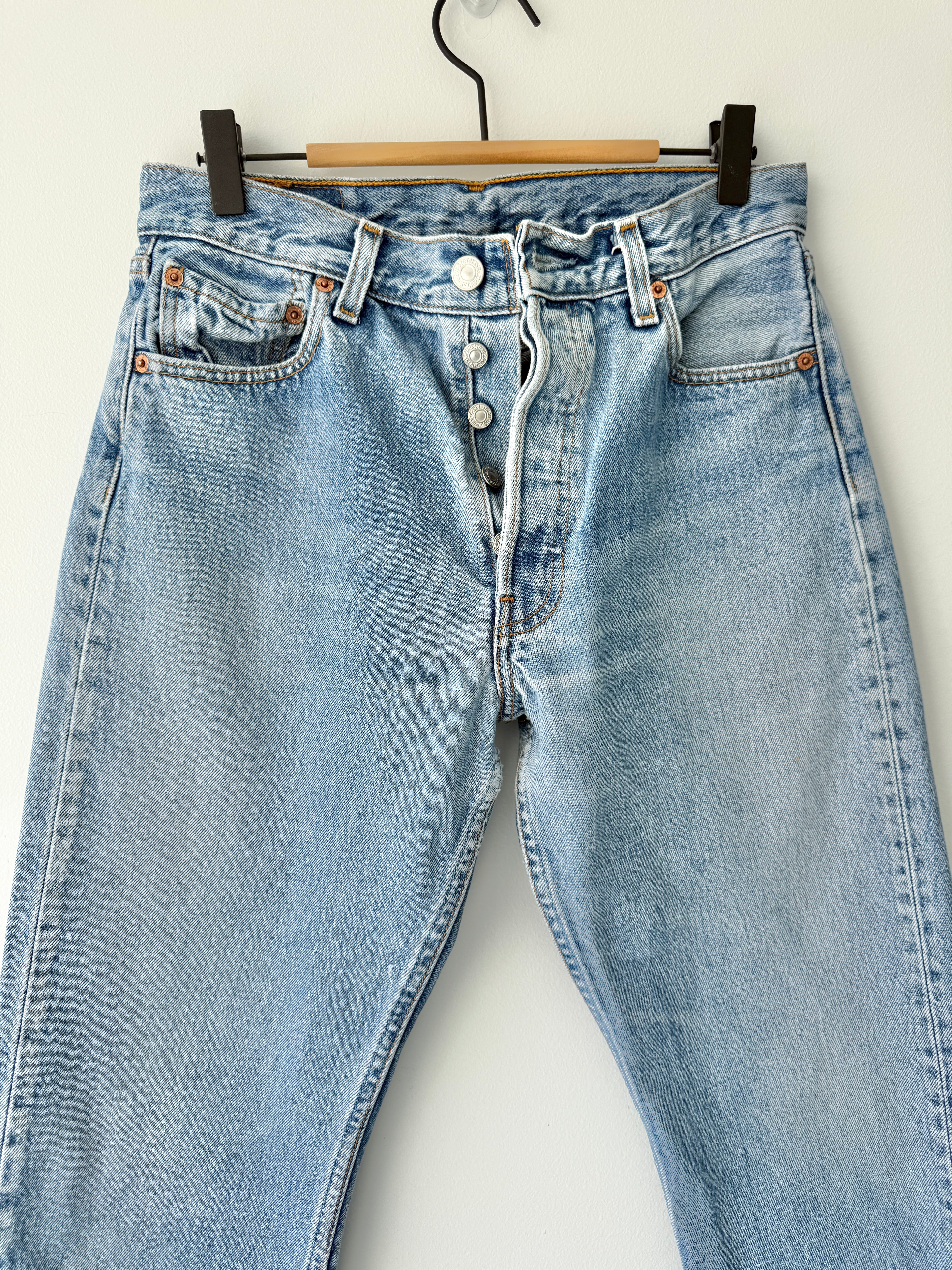 W28 L30 vintage Levis 501s 27/28” medium blue denim Levi’s 501s Y2K