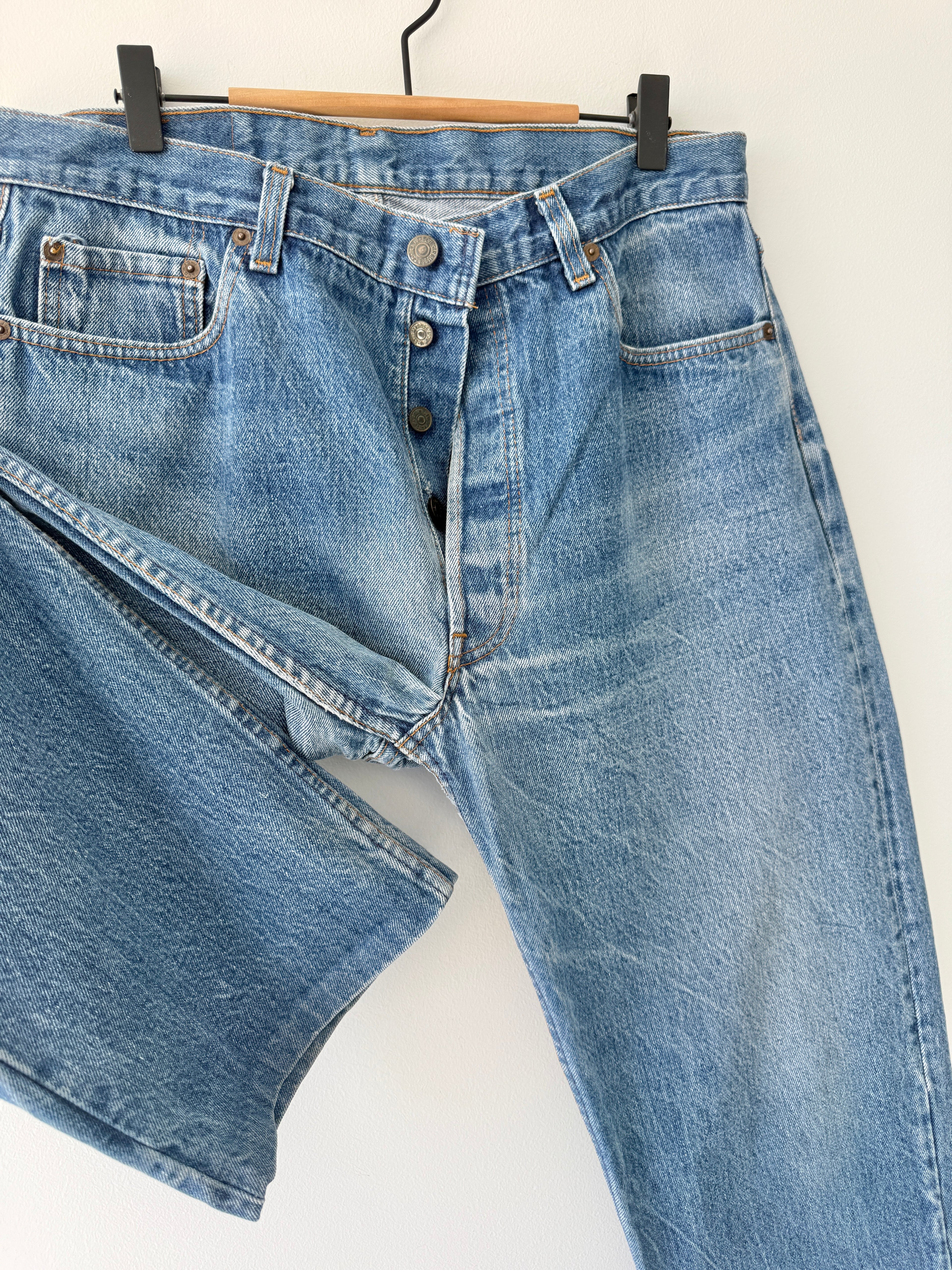 W33 L29 vintage Levis 501 32/33” dark blue faded Levi’s 501s USA 80s
