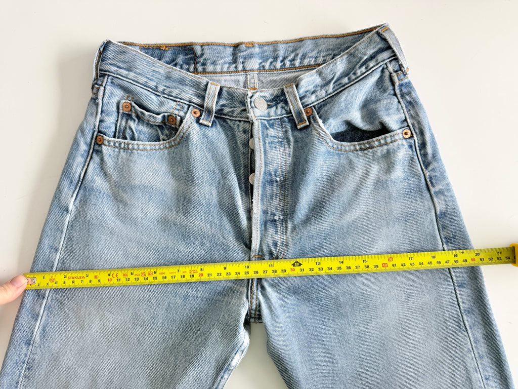 W26 L29 vintage Levis 501s 25/26” light medium blue denim Levi’s 501s 90s USA