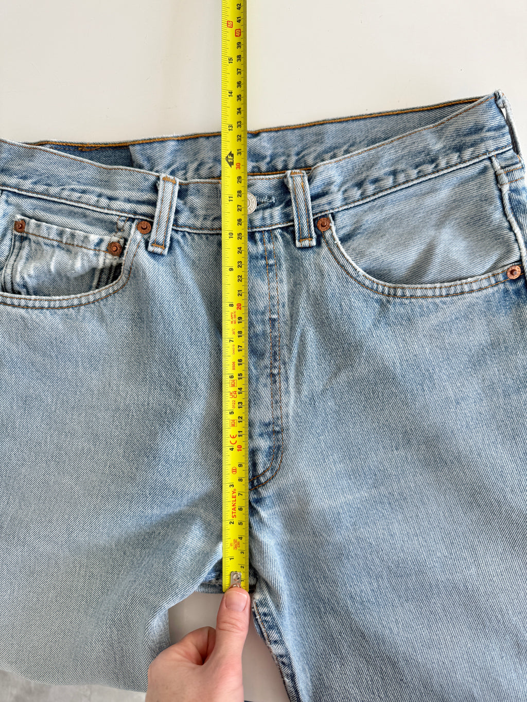 W29 L33 vintage Levis 501 29” measured light faded blue made in 90s