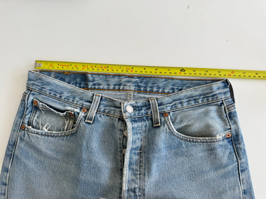 W31 L31 vintage Levis 501 medium light blue 30/31” measured waist 501s 90s USA