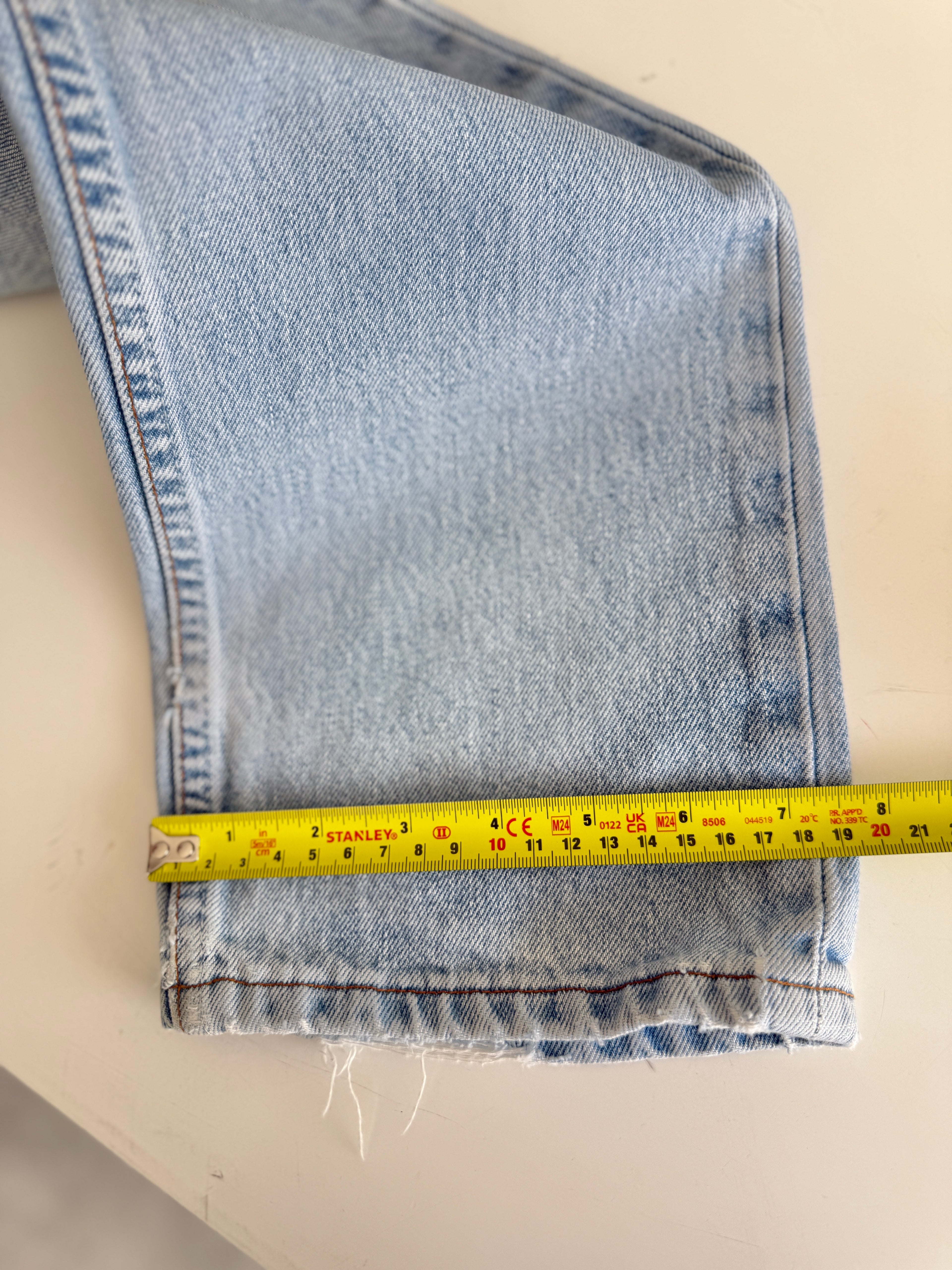 W28 L33 vintage Levis 501 27-28” measured light faded blue made in 90s