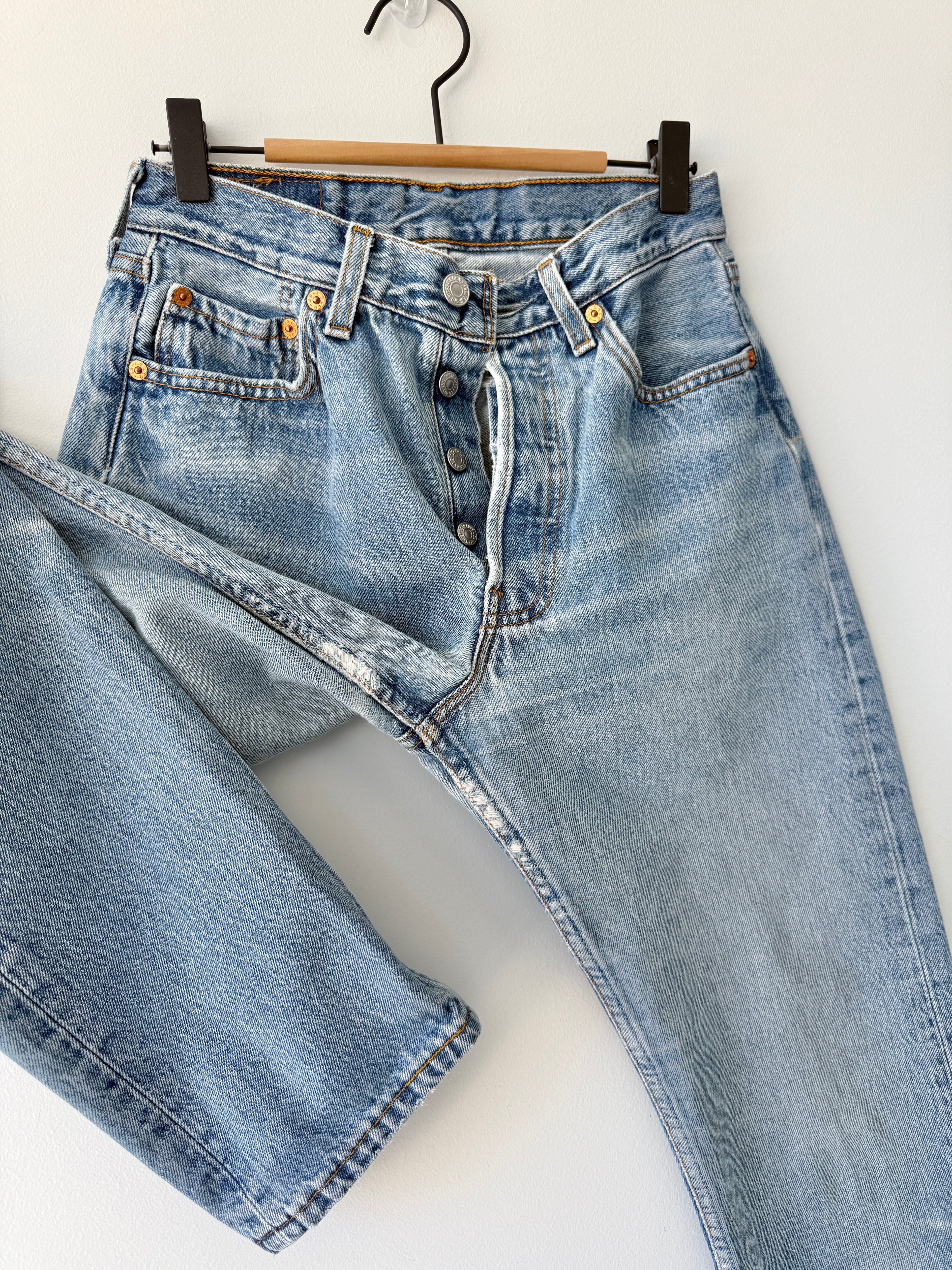 W26 L30 vintage Levis 501 25/26” measured waist medium light blue 501s 90s nl