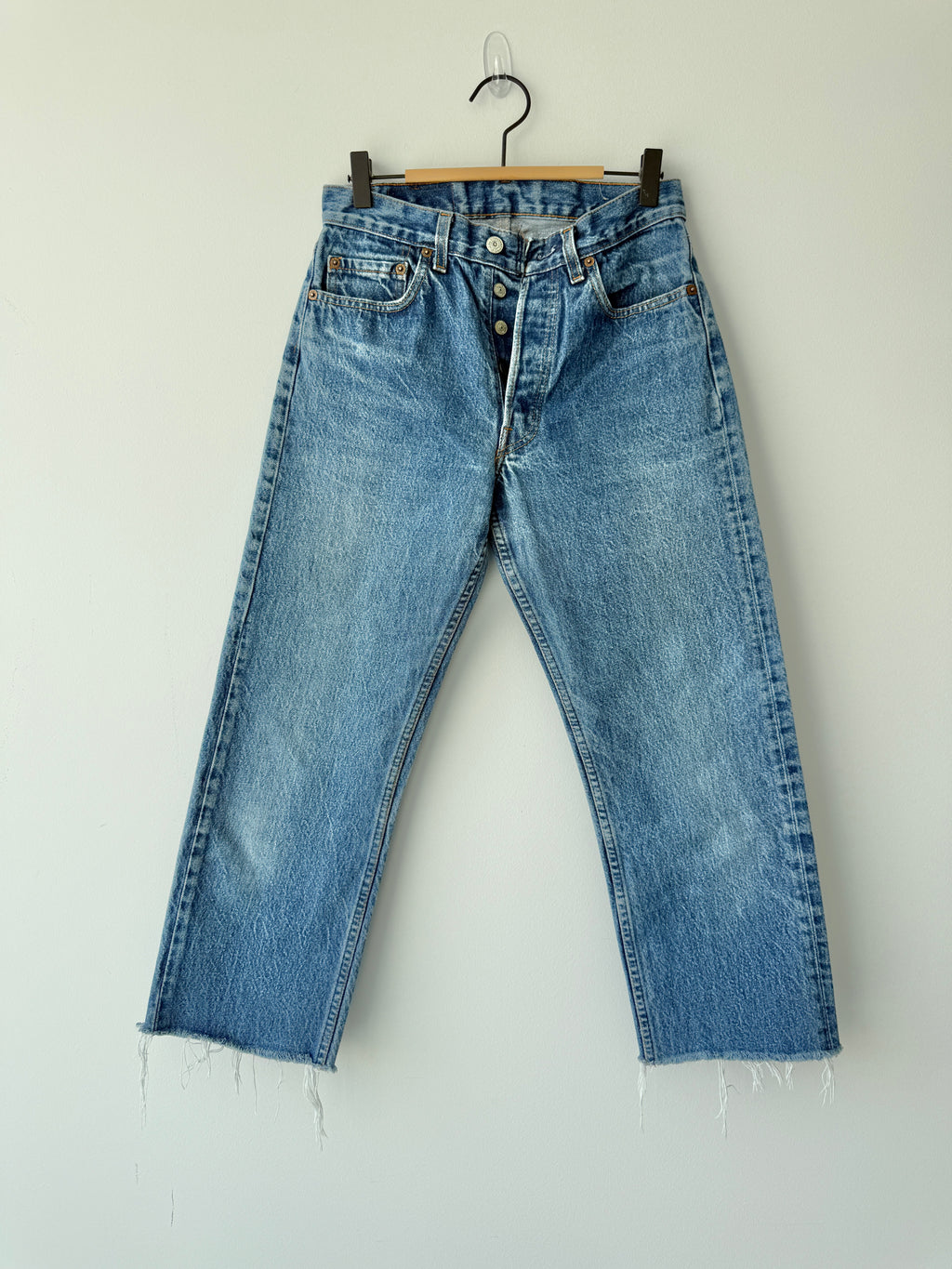 W26 L24 vintage Levis 501 25/26” dark blue faded Levi’s 501s USA 80s