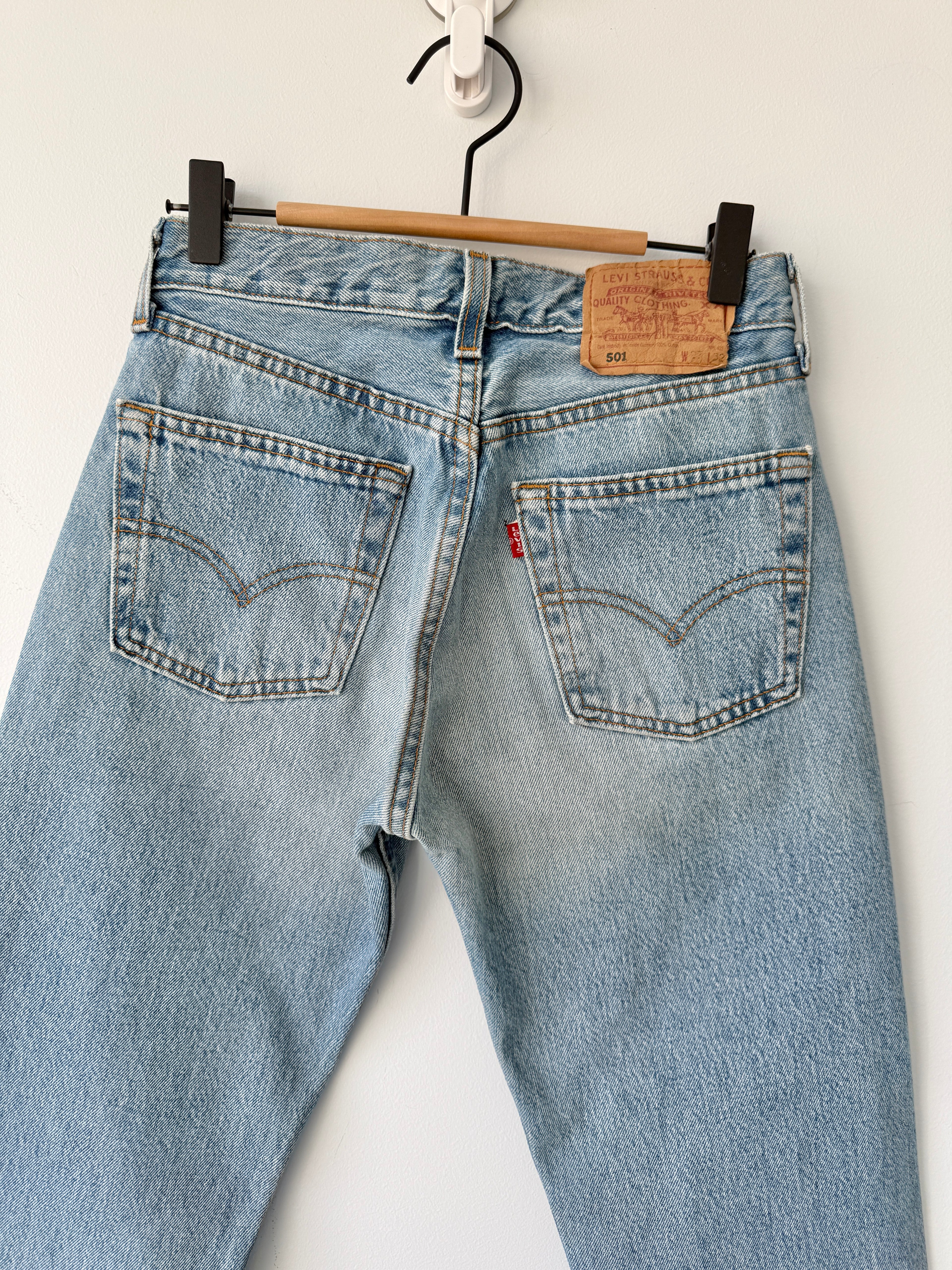 W26 L31 vintage Levis 501 24-26” measured medium blue 90s Levi’s 501s USA