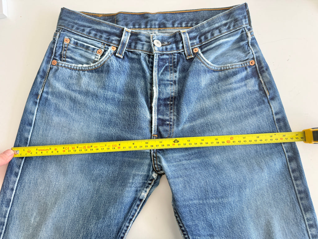 W28 L28 vintage Levis 501 27-28” measured dark blue faded denim Y2K 501s wallet mark
