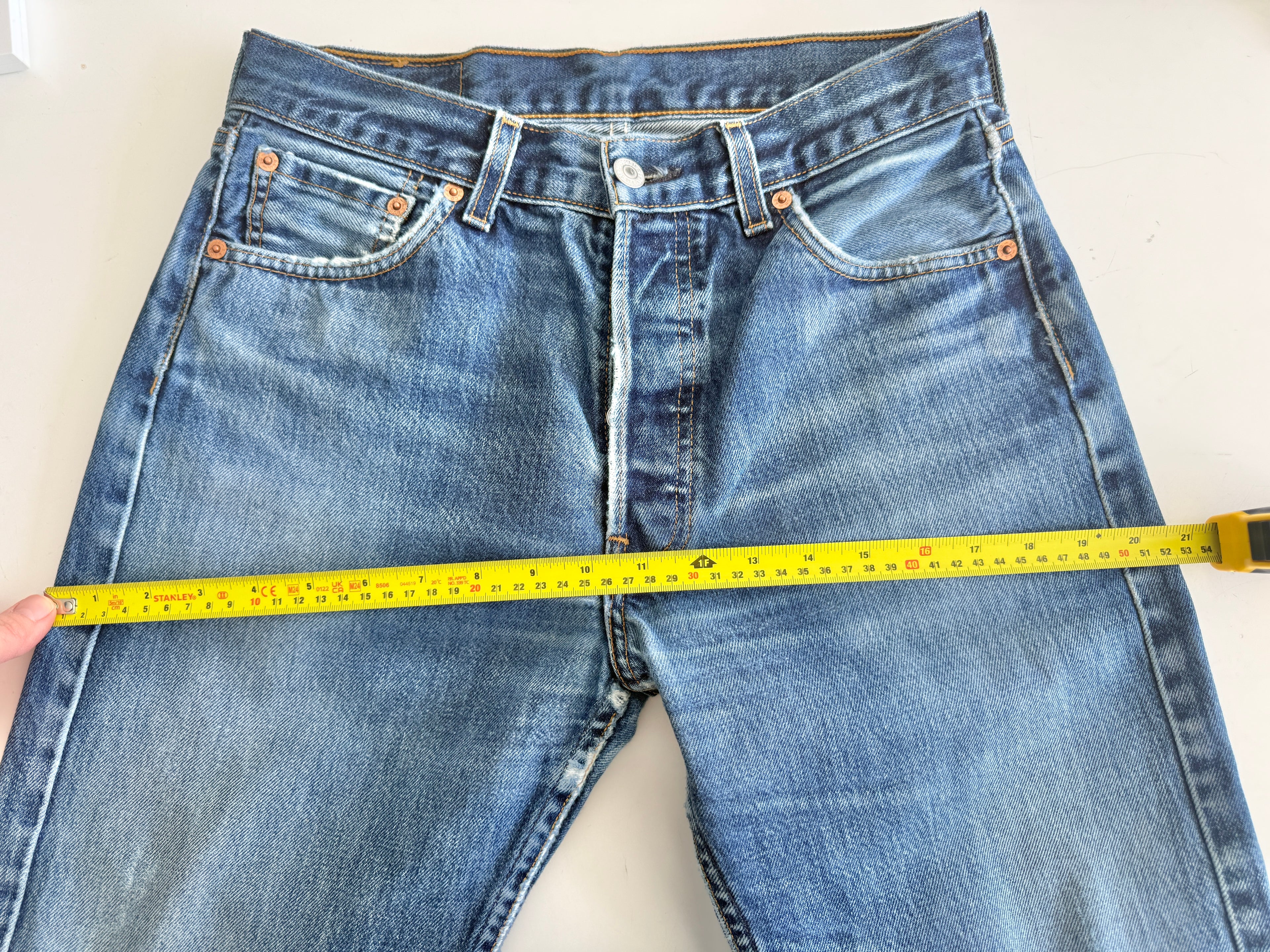 W28 L28 vintage Levis 501 27-28” measured dark blue faded denim Y2K 501s wallet mark