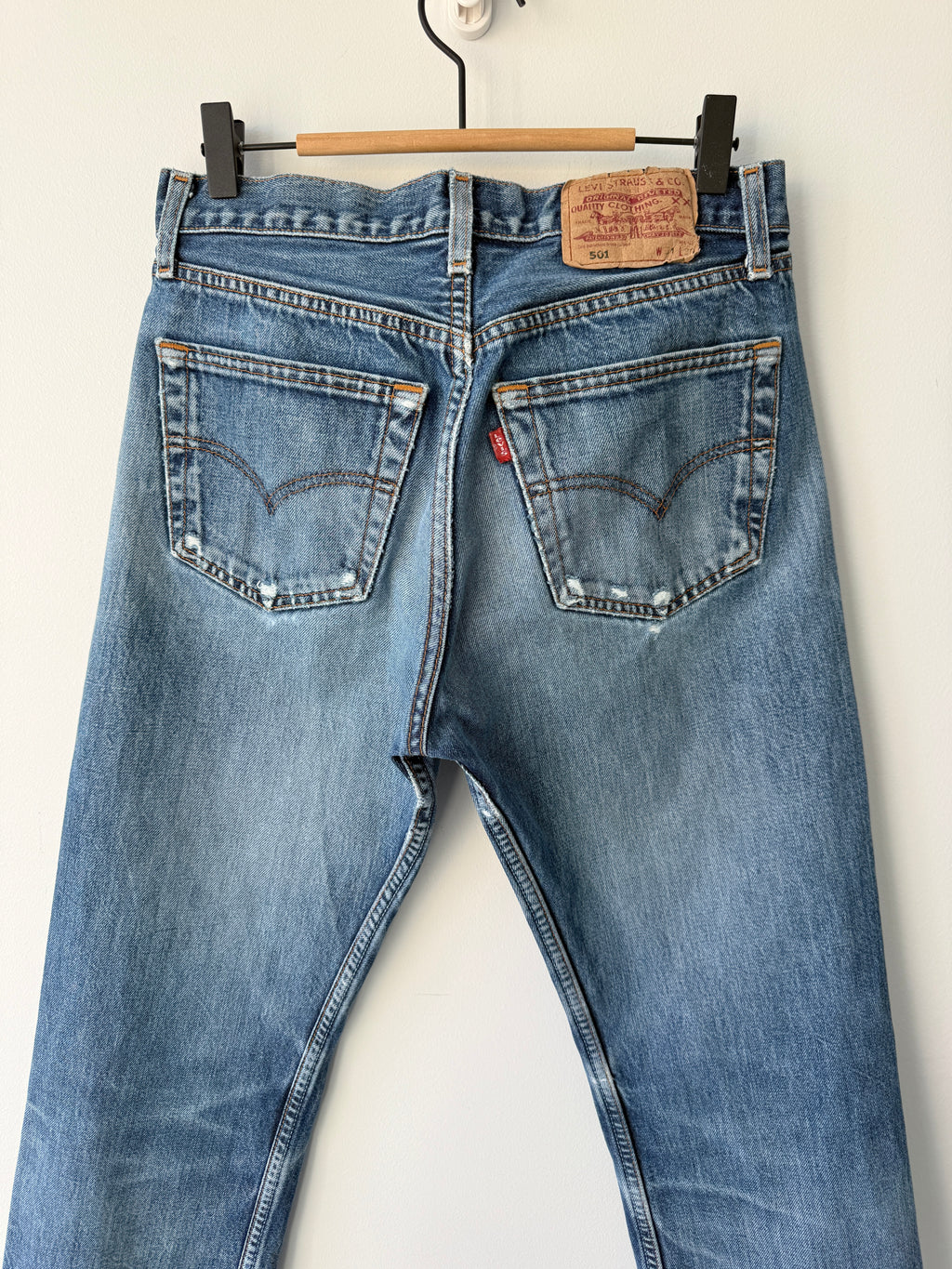 Soft W29 L28 vintage Levis 501 28/29” measured indigo dark blue faded denim Y2K Levi’s 501s