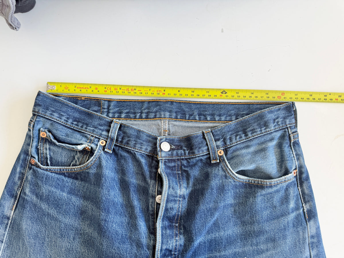 W33 L33 vintage Levis 501 dark blue 33” measured waist Y2K levis 501s