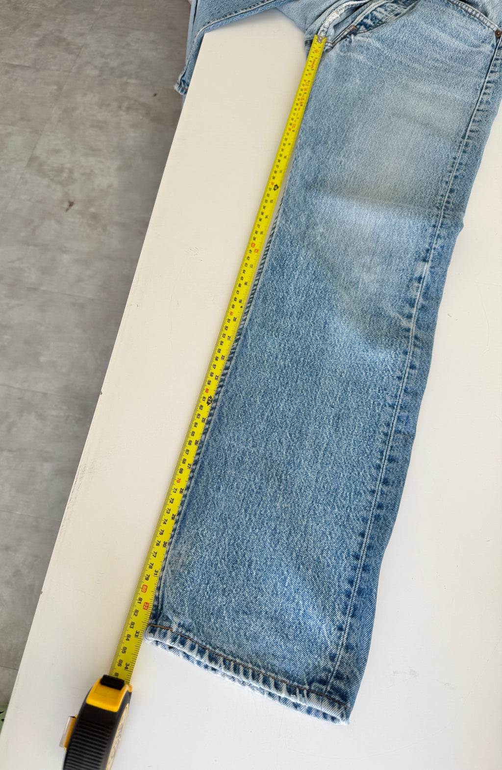 W28 L32 vintage Levis 501 27-28” measured medium faded blue made in 80s