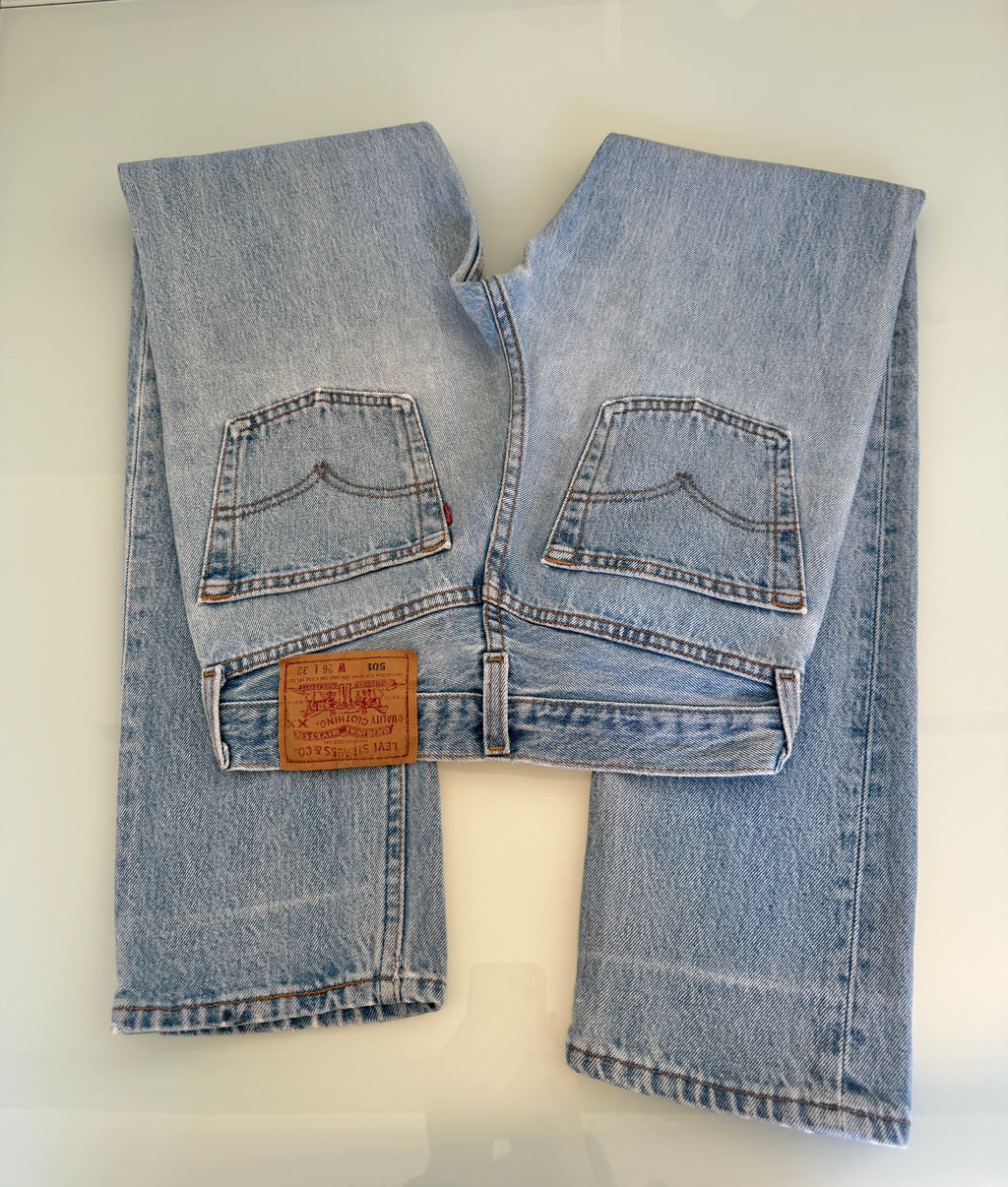 W25 L32 vintage Levis 501 medium light blue 24/25” measured waist 501s USA 90s for women tag