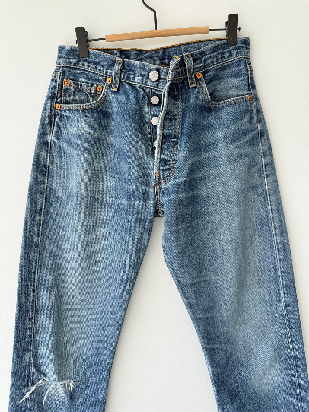 Soft W28 L31 vintage Levis 501 27/28” measured waist faded dark blue 501s 90s denim