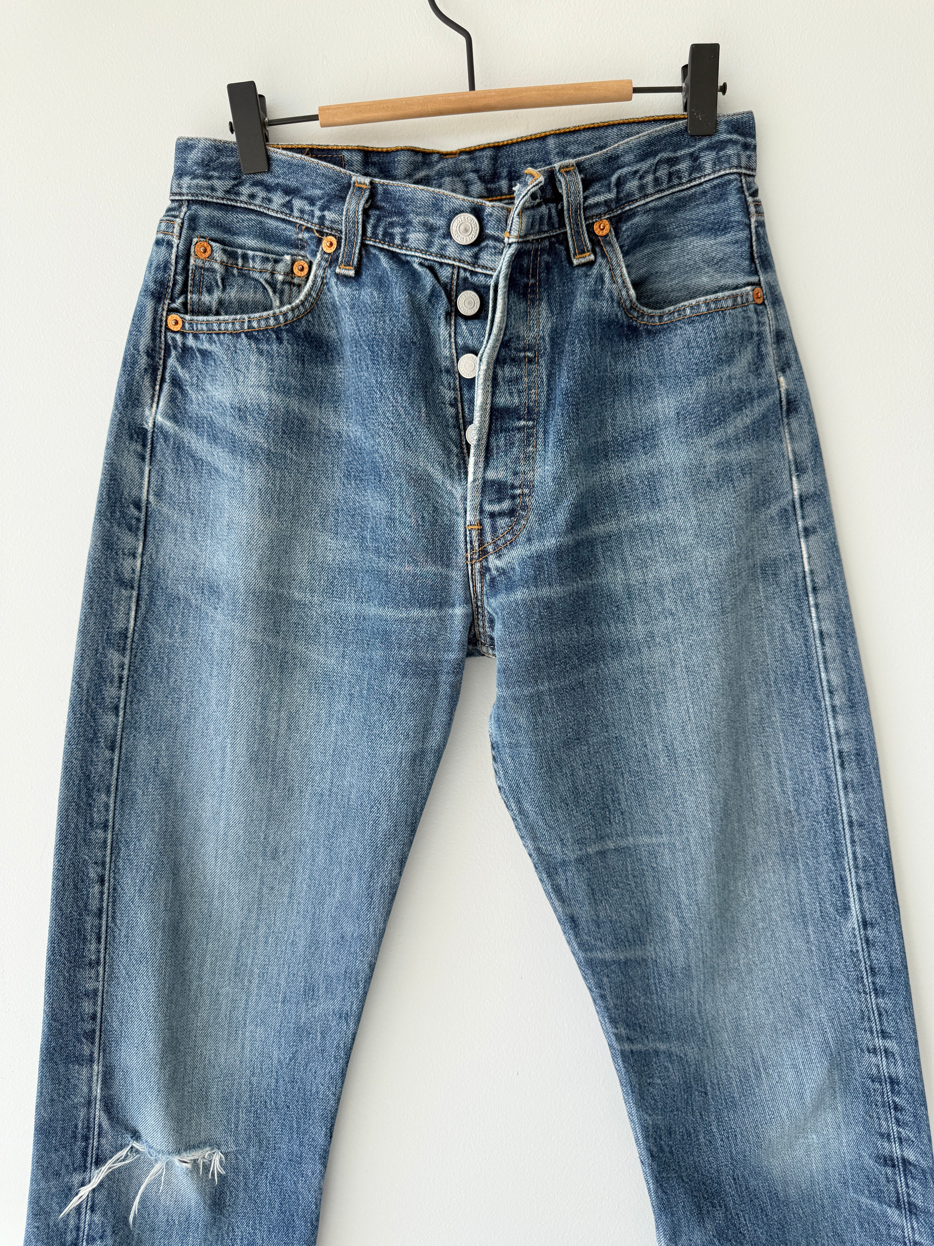 Soft W28 L31 vintage Levis 501 27/28” measured waist faded dark blue 501s 90s denim