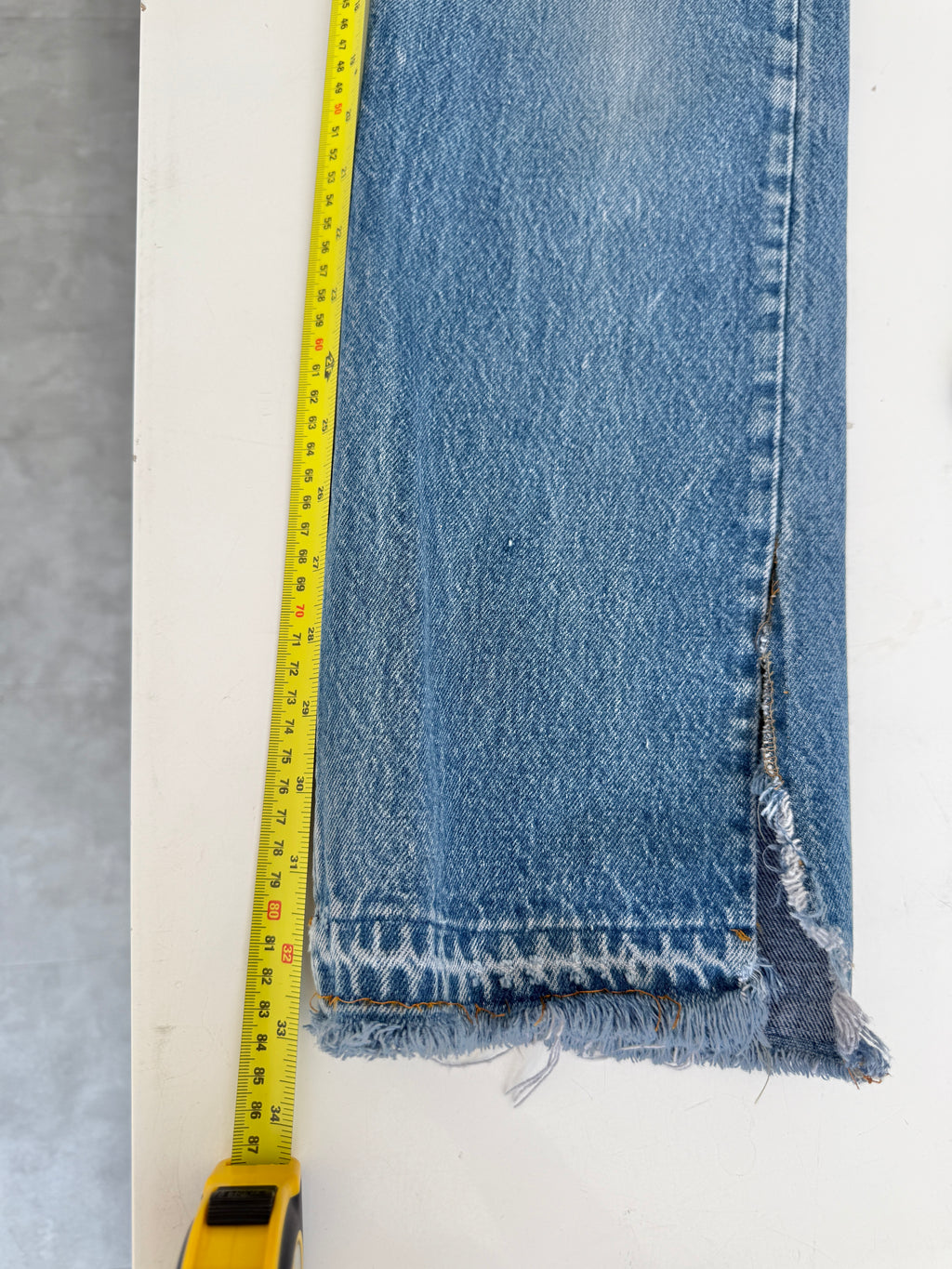 W25 L33 vintage Levis 701 25” measured waist medium blue faded  80s 701s made in USA