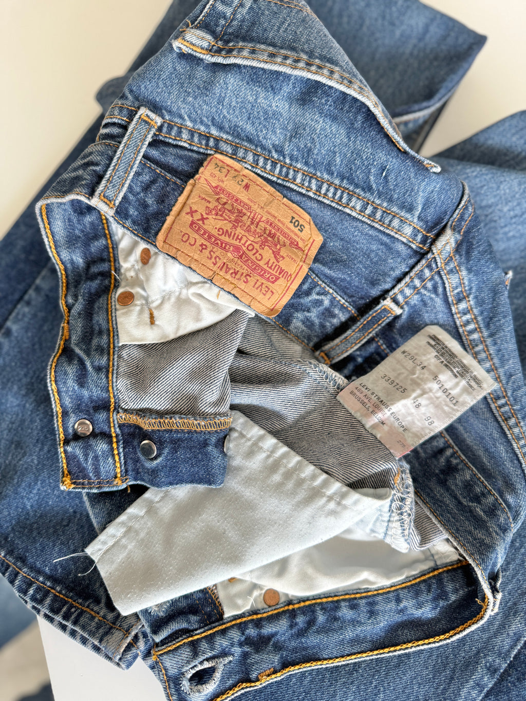 W27 L32 vintage Levis 501 26-27” measured dark blue denim made in 90s flare