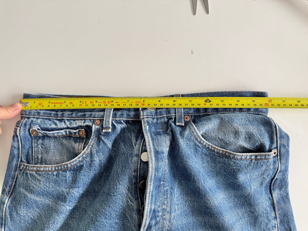 W31 L31 vintage Levis 501s 30/31” measured medium dark blue faded  early 90s 501s USA