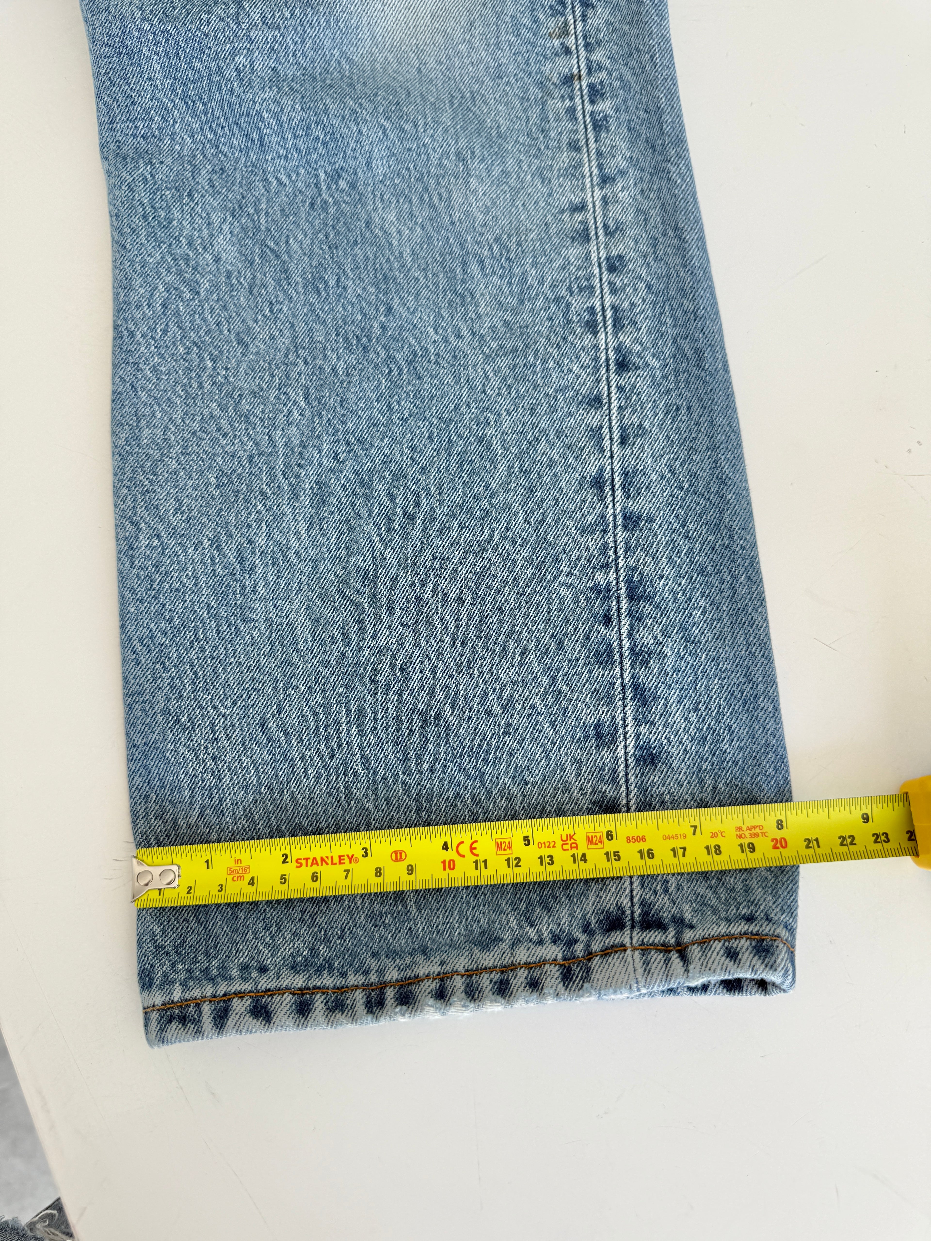 W32 L29 vintage Levis 501 31/32” measured medium blue denim Y2K Levi’s 501s wallet mark