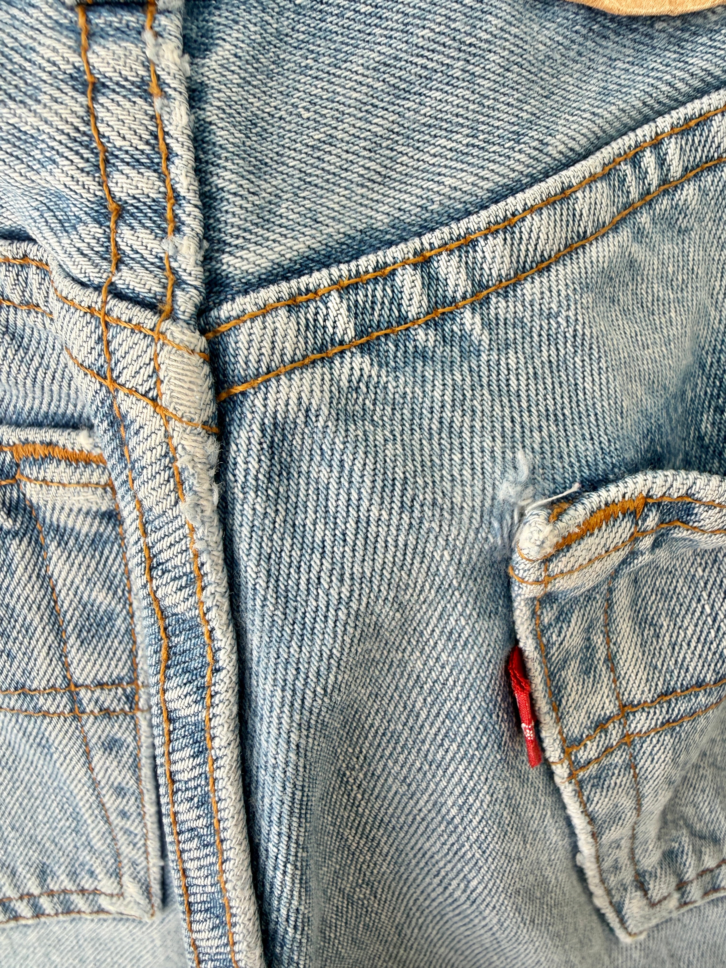 W27 L31 vintage Levis 501 26/27” measured waist medium light blue 501s Y2K nl
