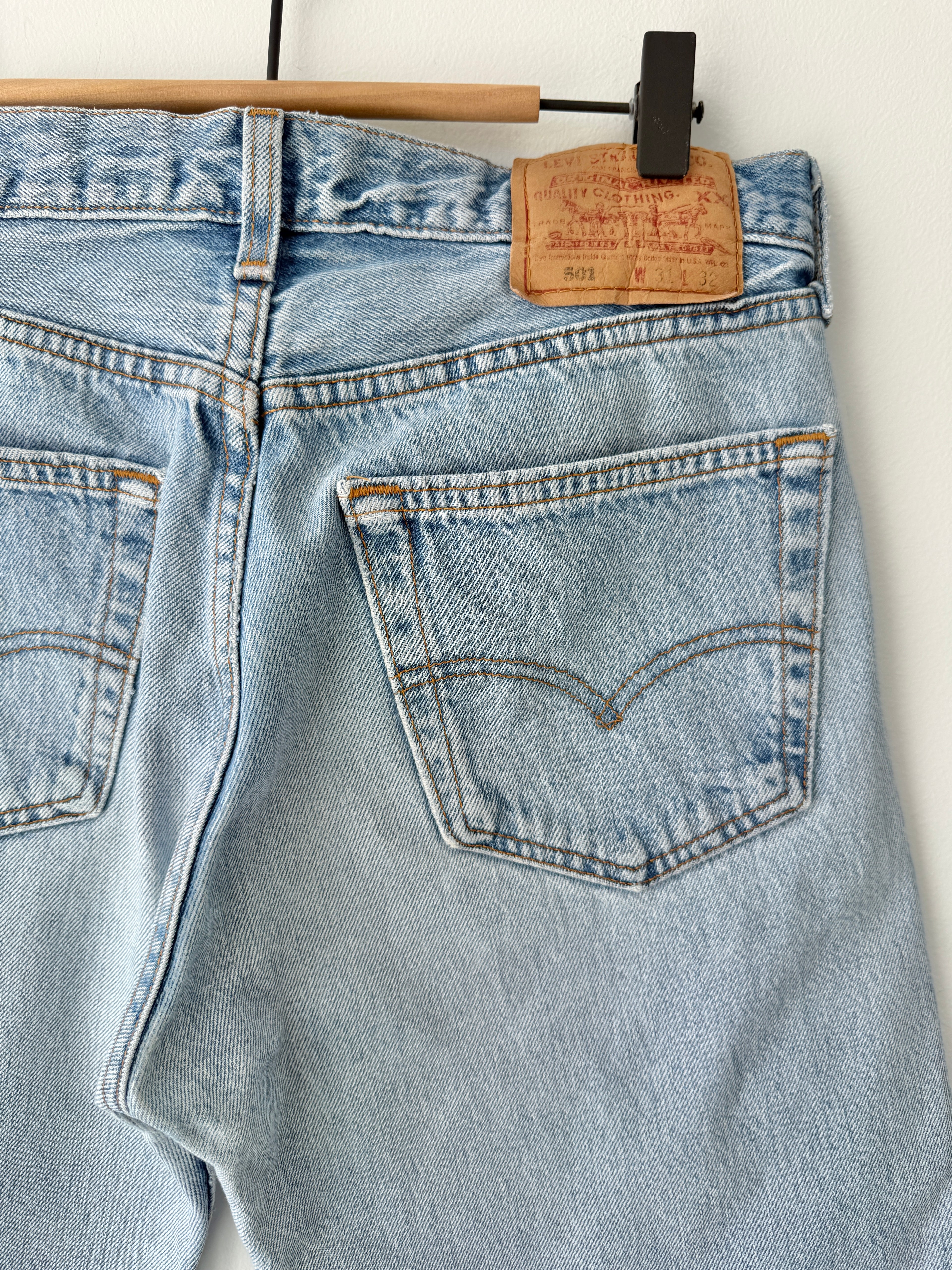 W29 L31 vintage Levis 501 29” measured waist light faded blue USA 90s 501s