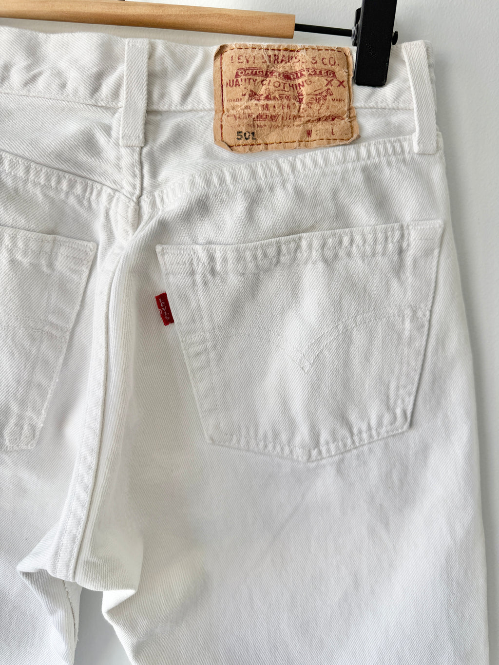 W24 L28 vintage Levis 501 23/24” measured waist white 501s 90s denim