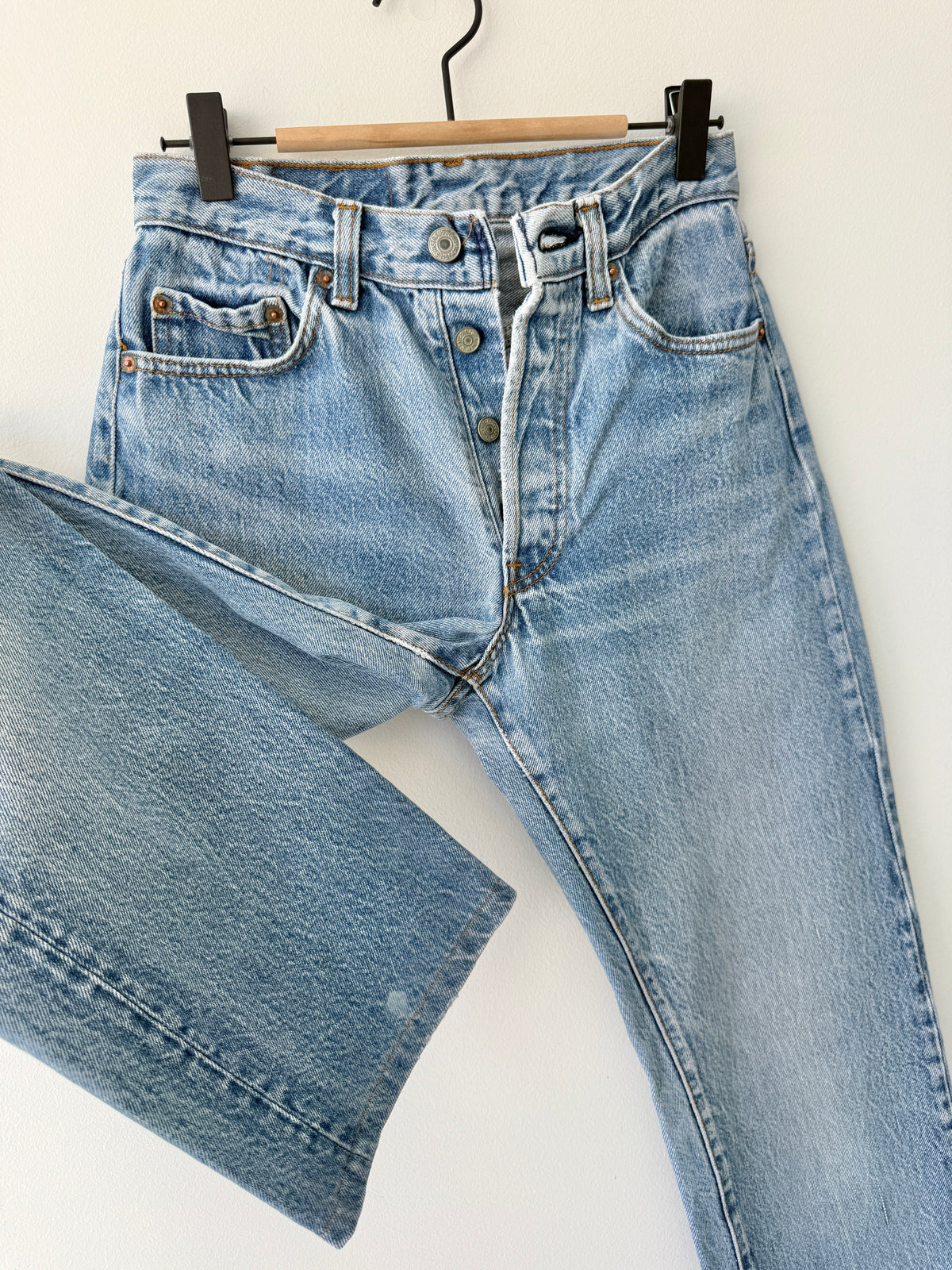 W25 L27 vintage Levis 501 24/25” measured fade light denim USA 501s 80s