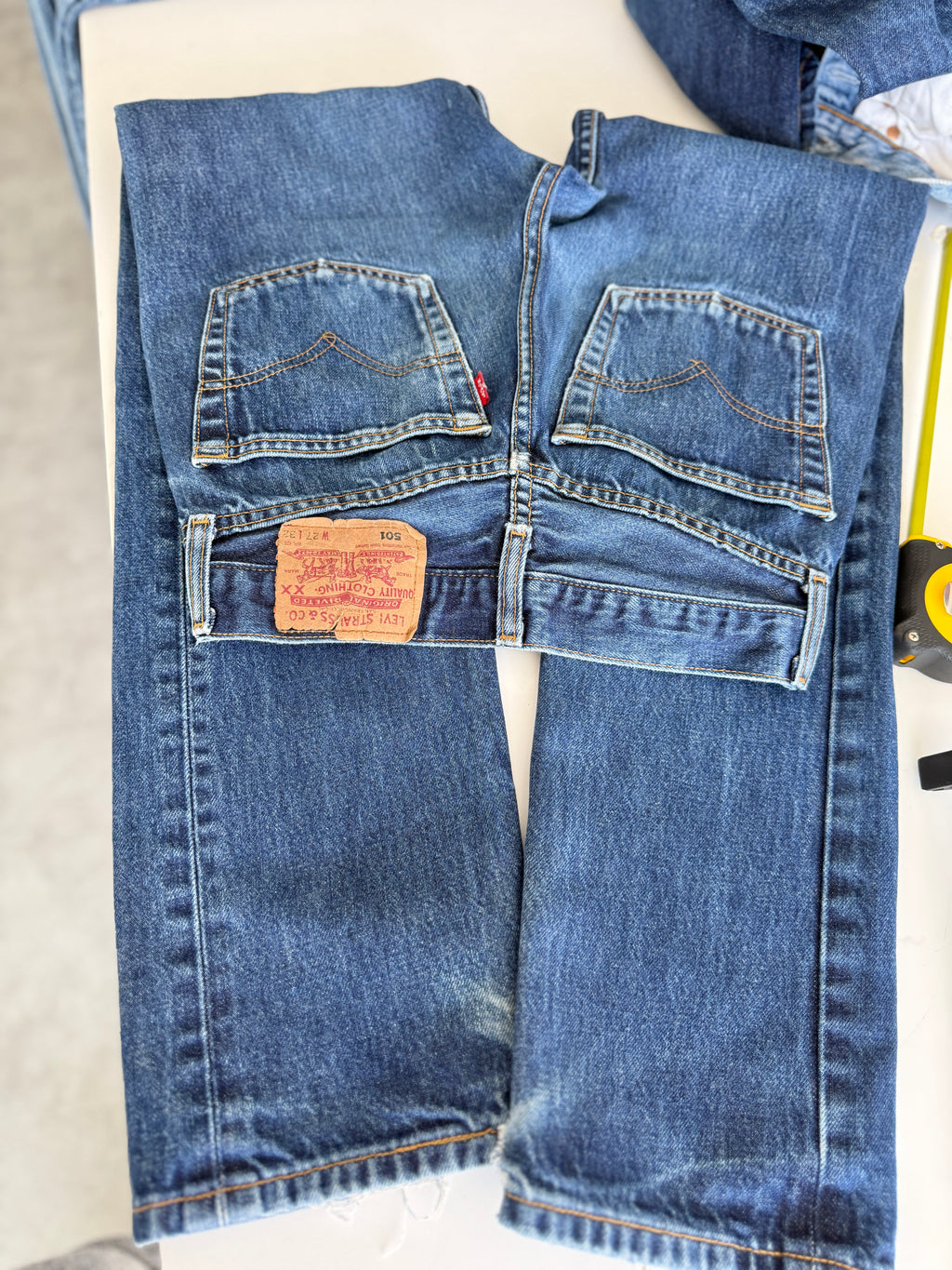 Soft W24 L30 vintage Levis 501s 23-24” measured dark indigo blue Y2K Levi’s 501s