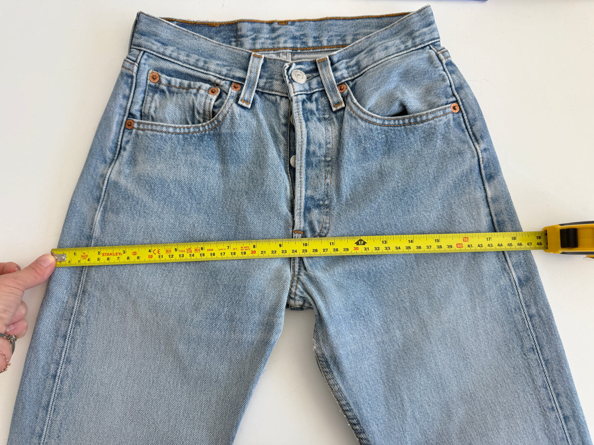W24 L27 vintage Levis 501s 22/24” measured light blue 501s 90s