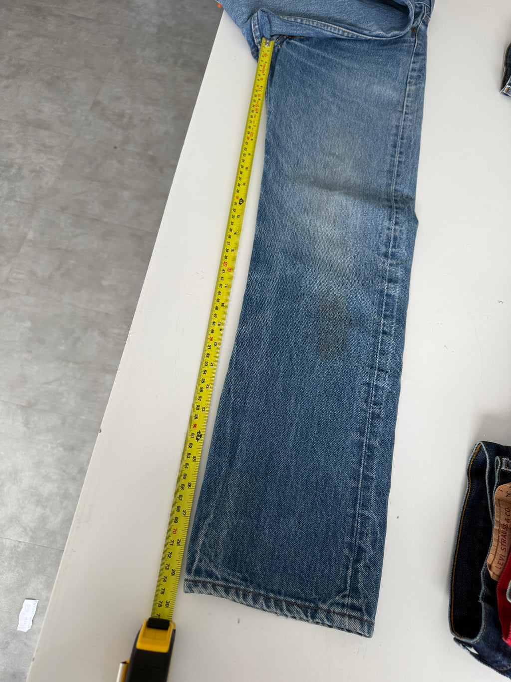W25 L29 vintage Levis 501 25” measured waist dark blue faded 80s 501s  USA