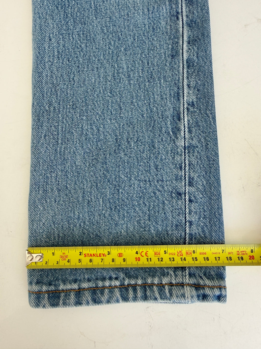 W24 L30 vintage Levis 501 23/24” medium blue Levi’s 501s