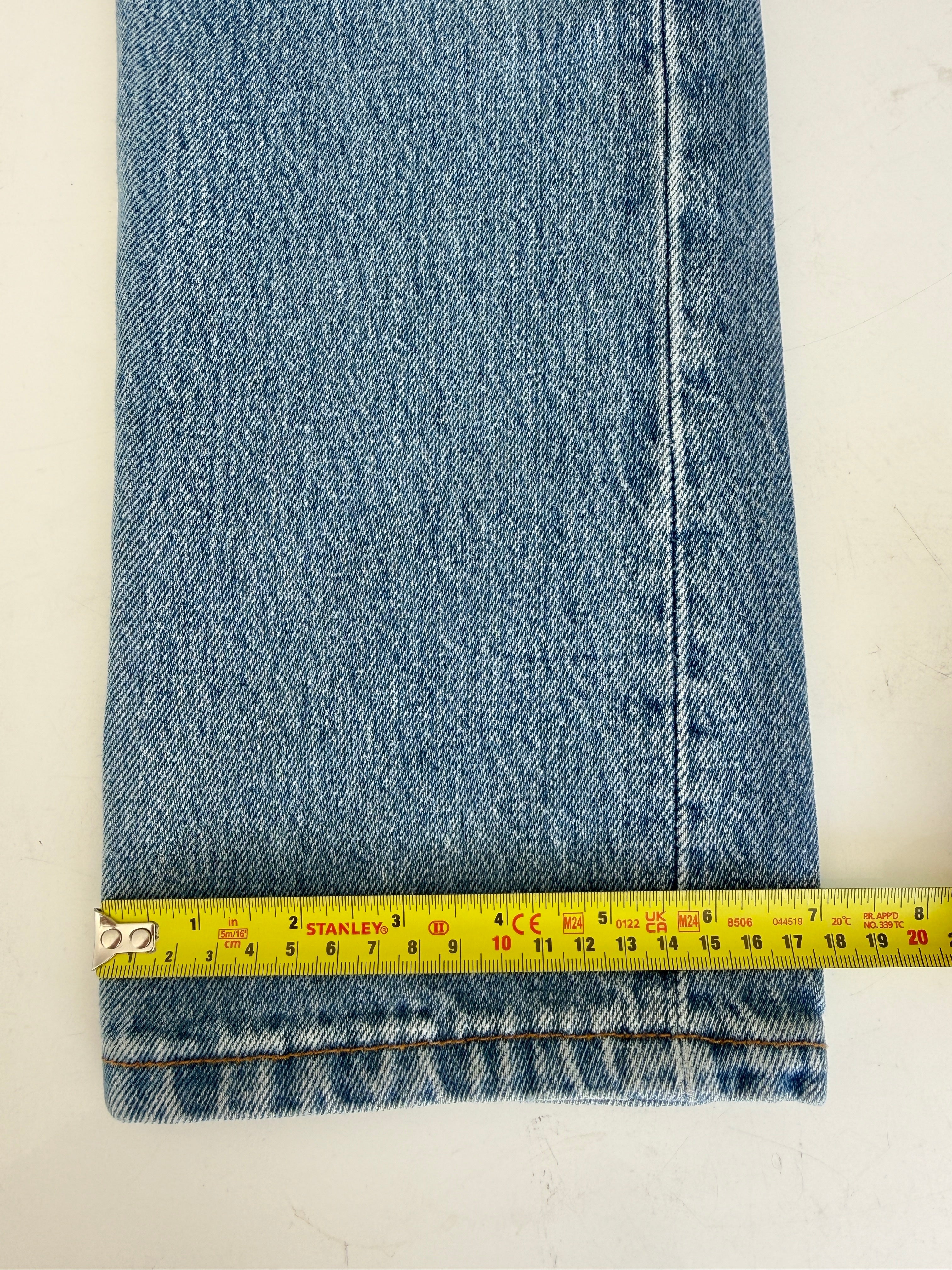 W24 L30 vintage Levis 501 23/24” medium blue Levi’s 501s