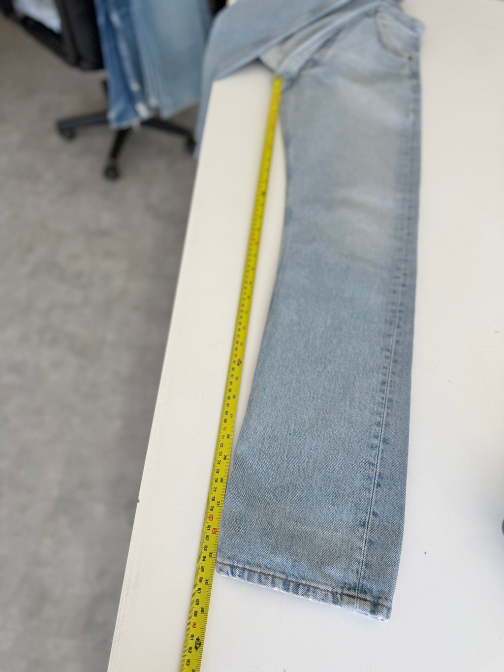 W27 L33 vintage Levis 501 27” measured light faded blue 90’s levi’s 501s