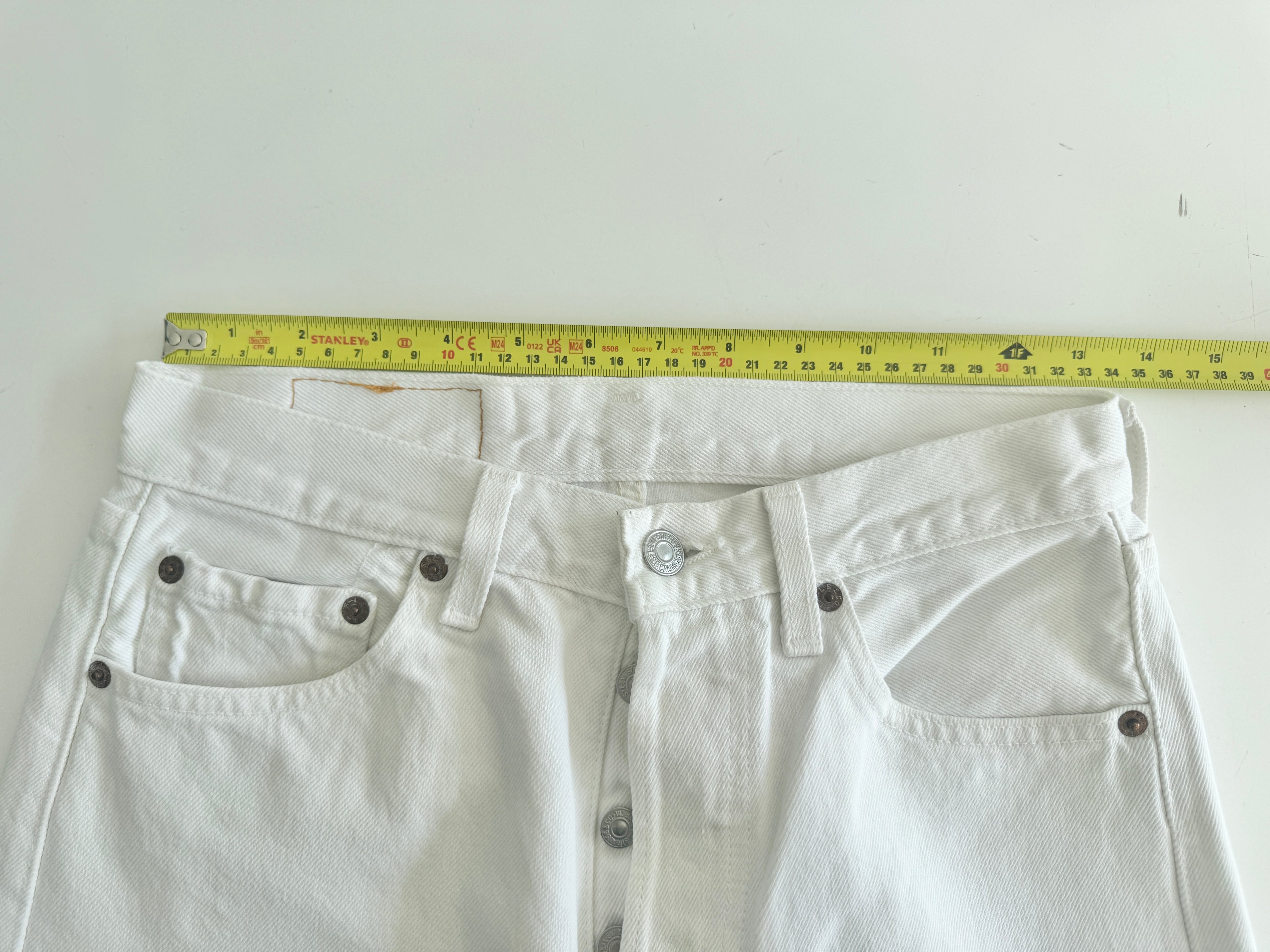 W27 L31 vintage Levis 501 26/27” measured waist white 501s 90s USA denim