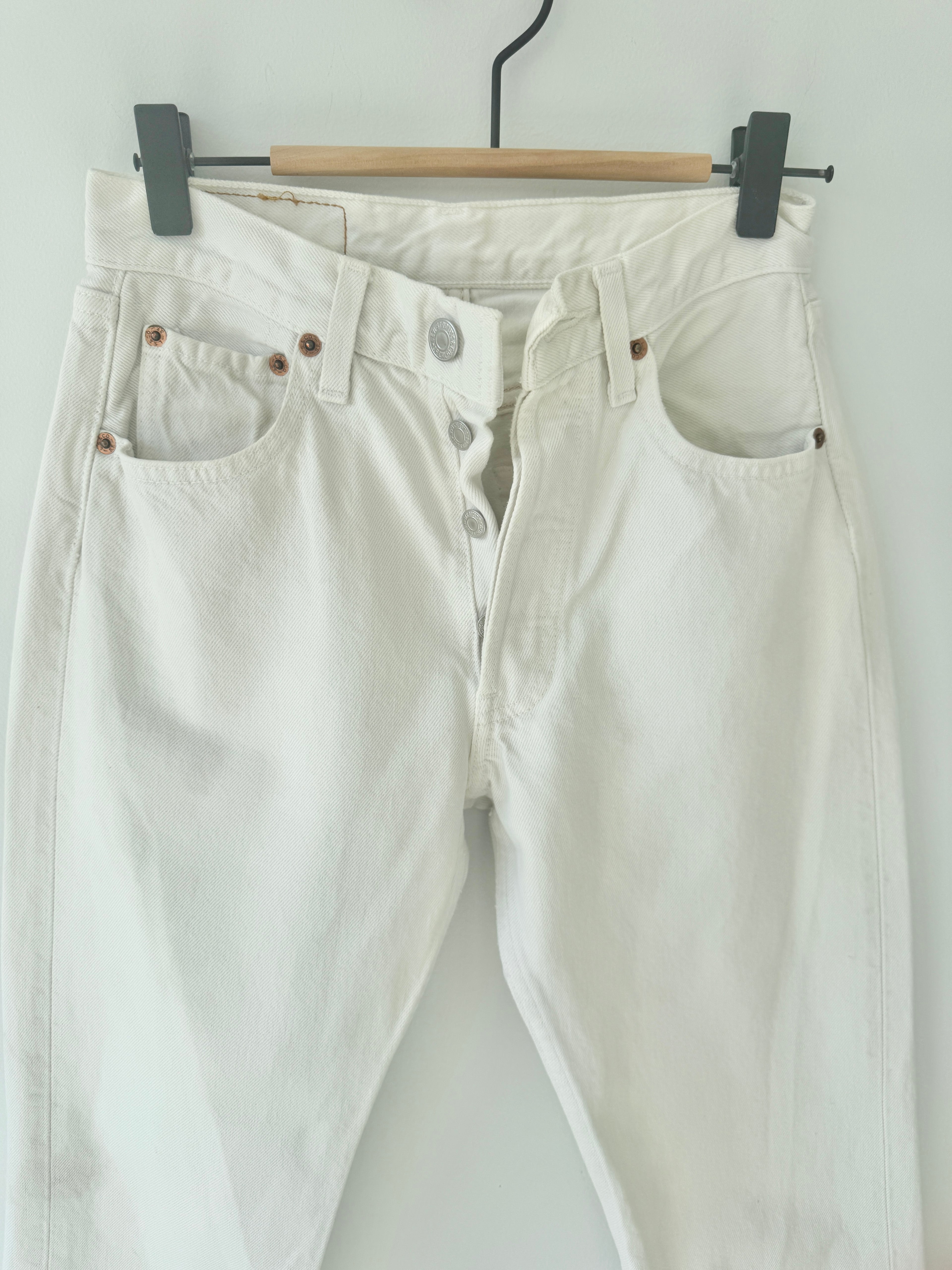 W24 L28 vintage Levis 501 23/24” measured waist white 501s 90s denim